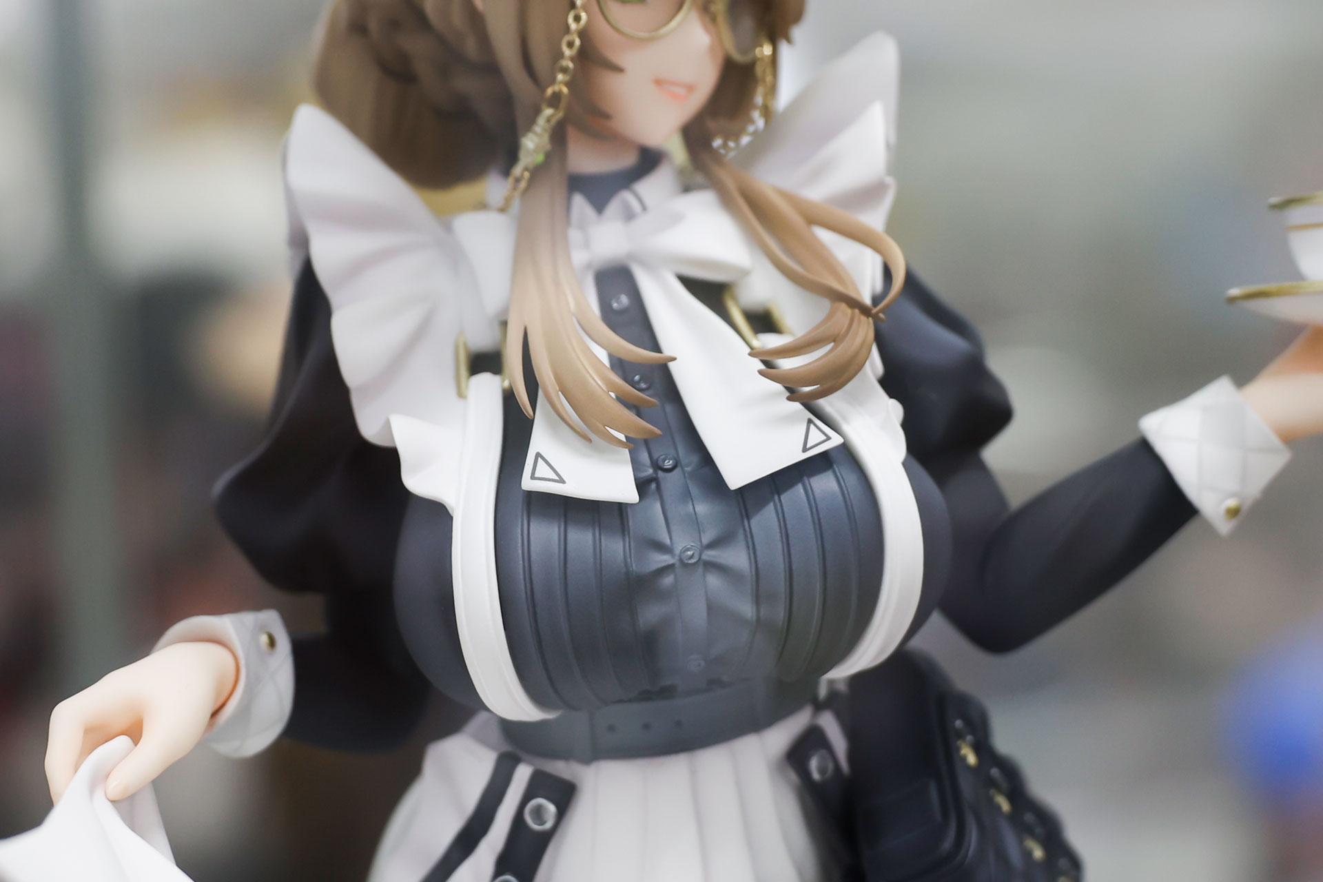 メイド服はかなり細かく作り込まれている