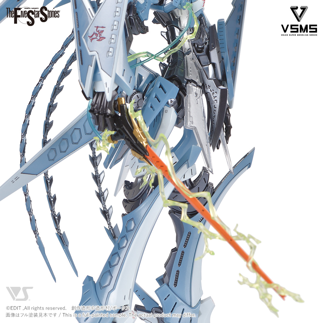 金型では再現不可能かと思われた有機的な形状の放電エフェクトは、美しいクリアパーツで成型