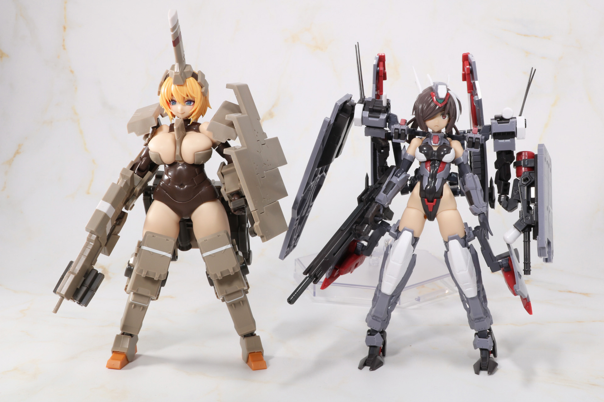 「フレームアームズ・ガール 出雲 Destroyer Ver.」（右）と比較