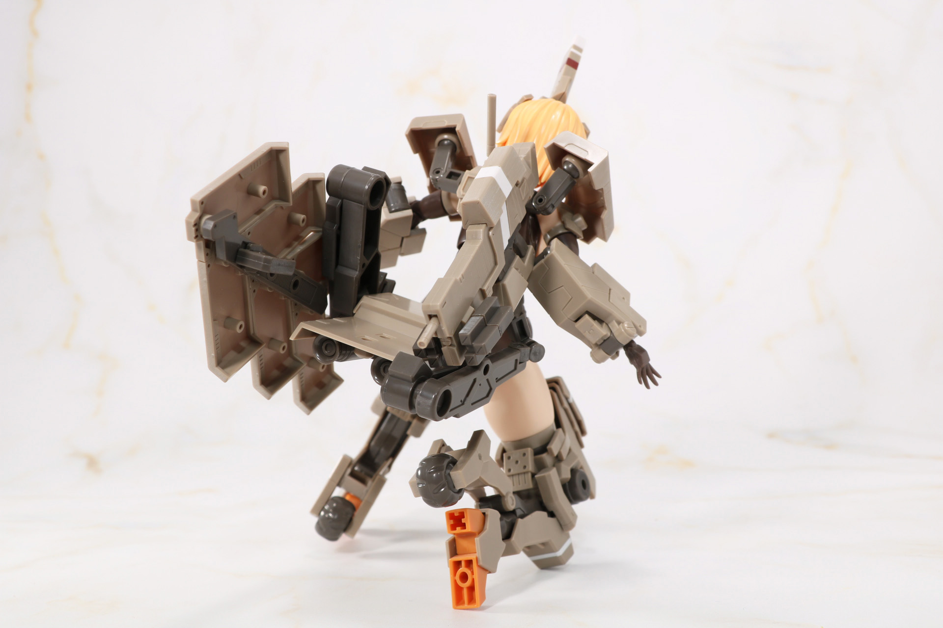 サブ・アームに武器をマウント