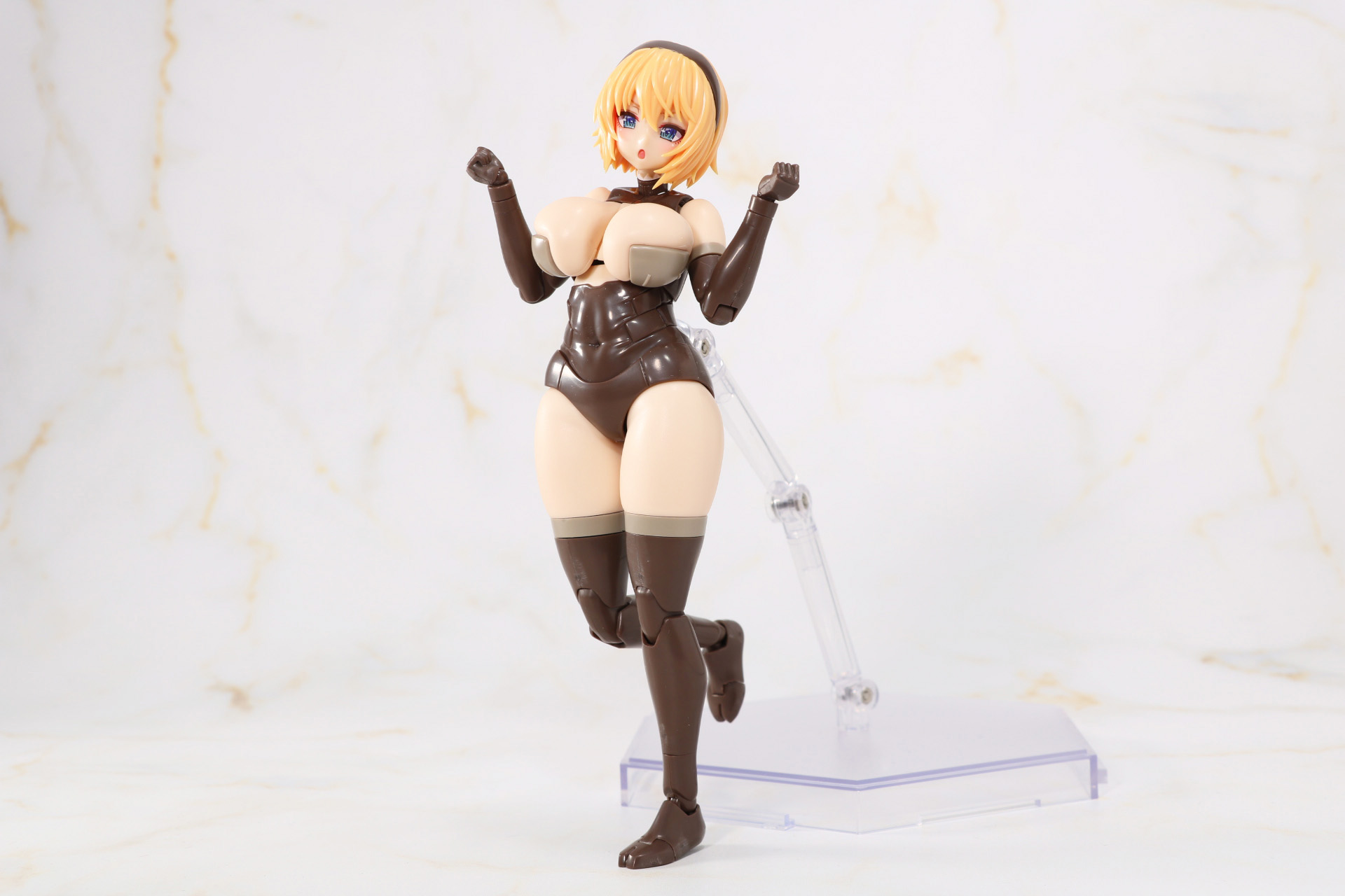 顔を上げたポーズなどもできる