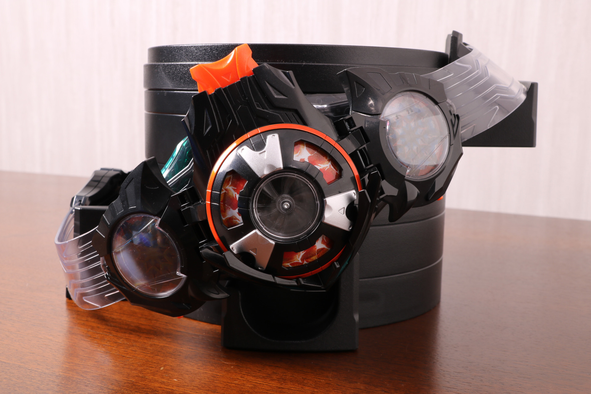 「変身ベルト DXゼッツドライバー」に「DXデュアルメアカプセム」をセット