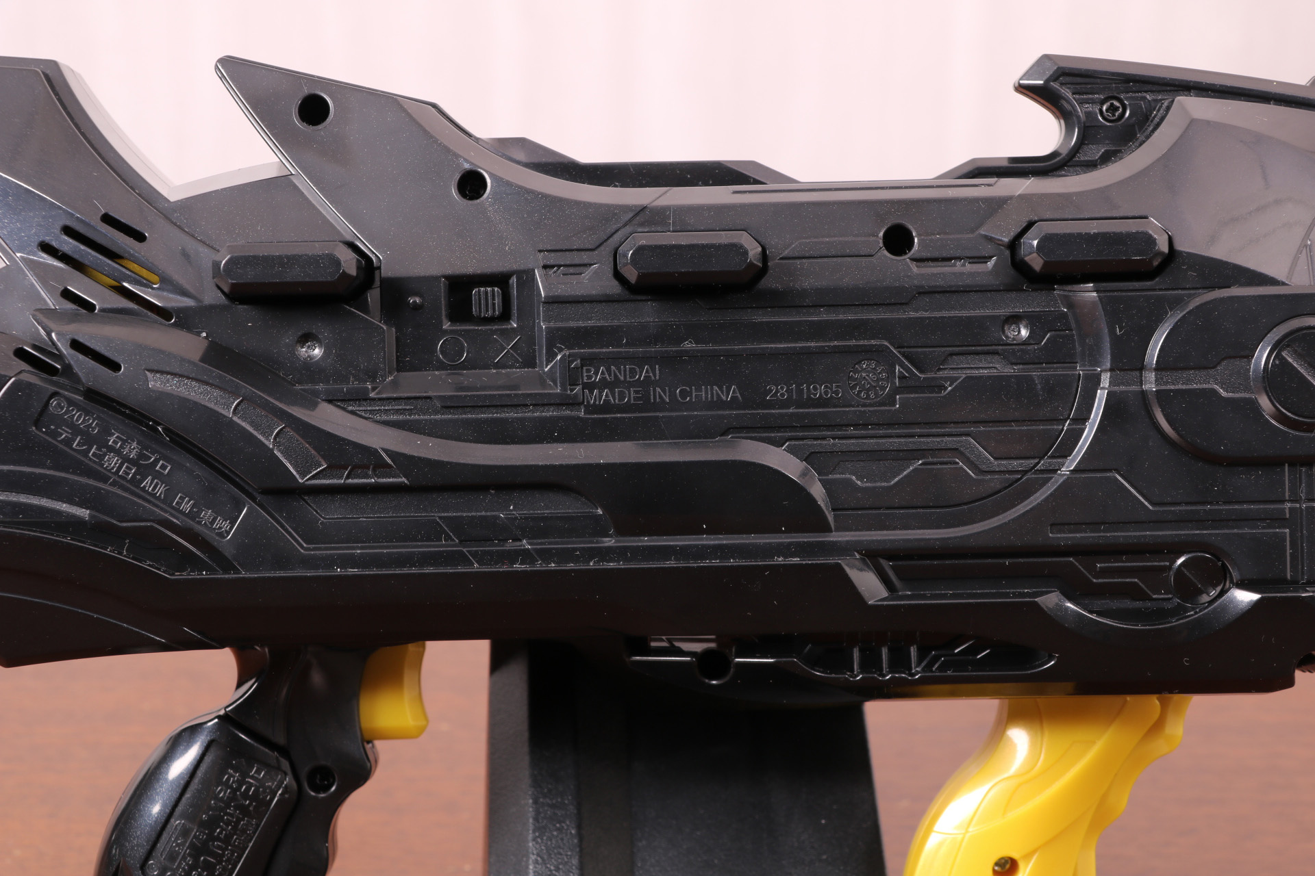 背面にもモールドが施されている