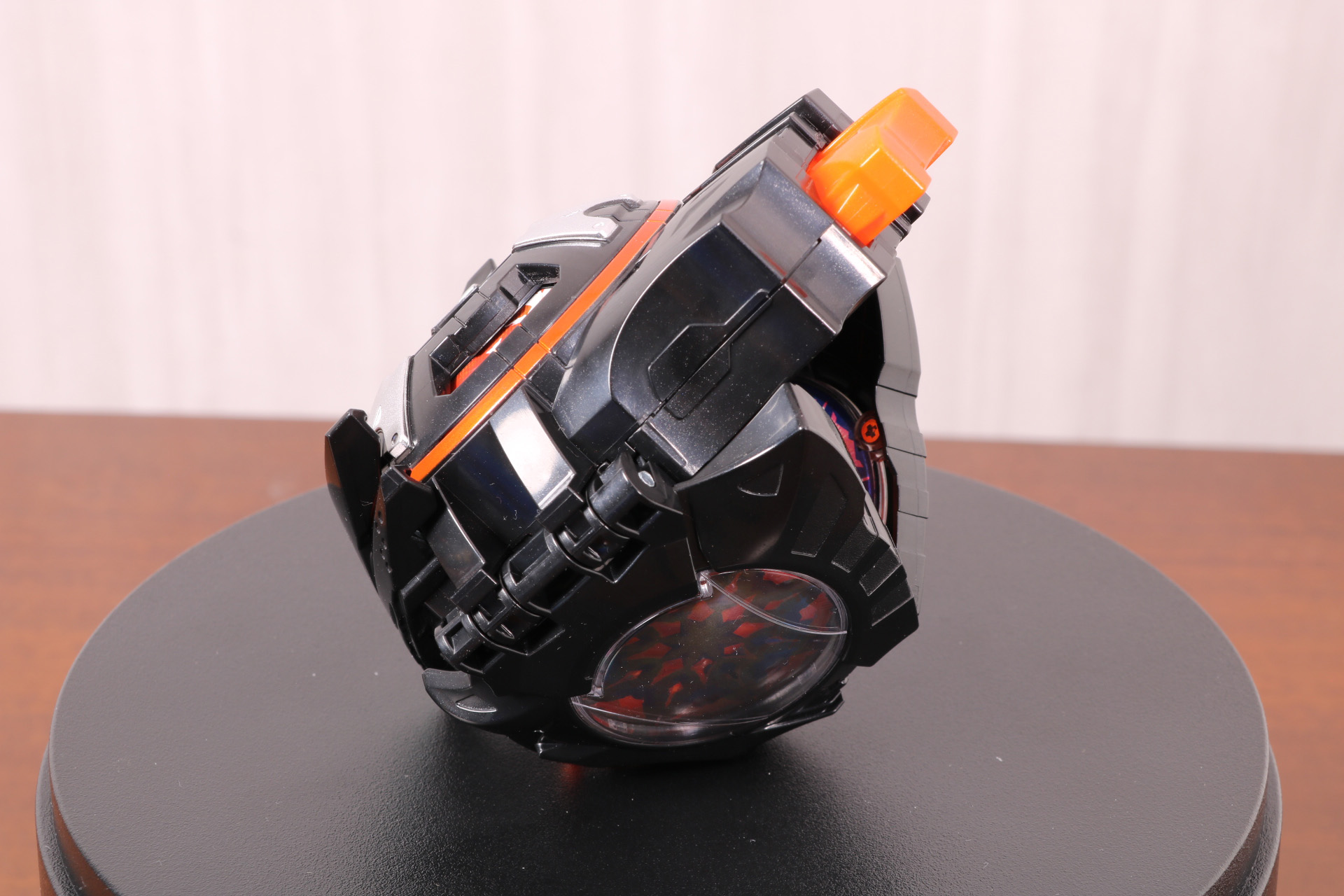 オレンジのパーツはボタンとなっている