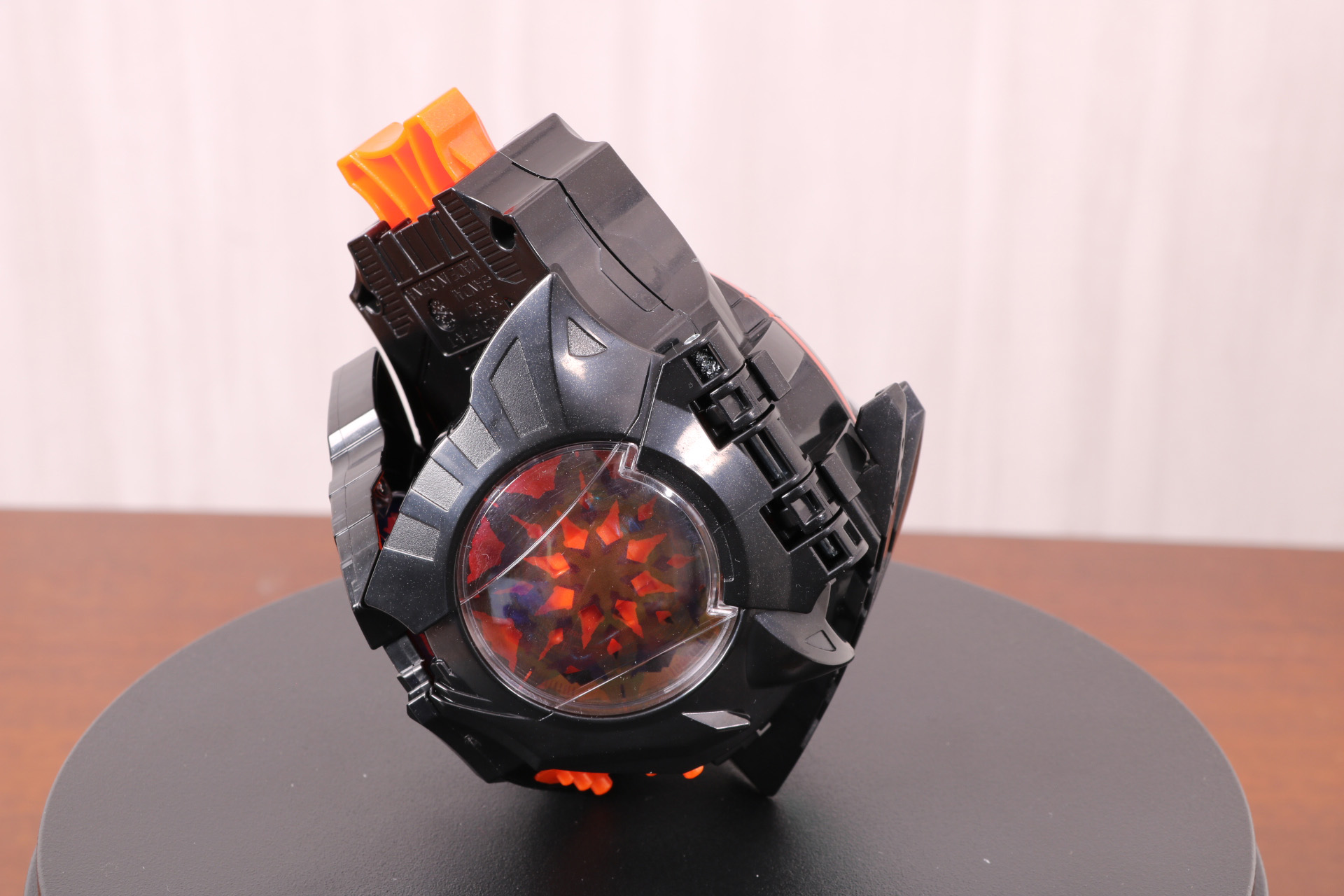 オレンジのパーツはボタンとなっている