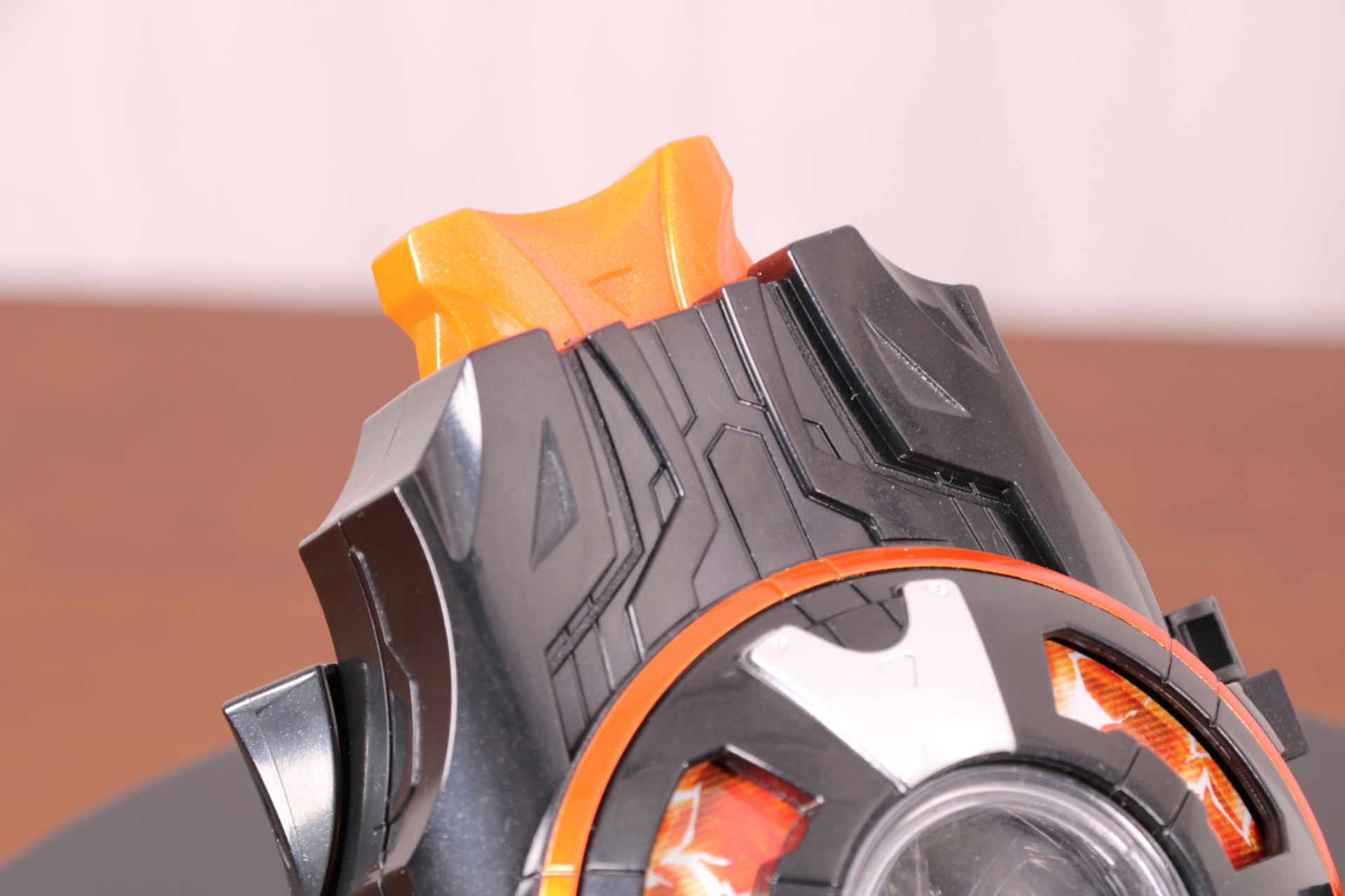 オレンジのパーツはボタンとなっている