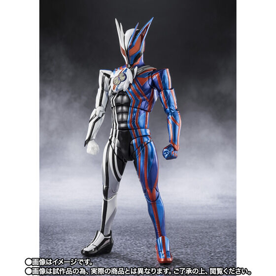 別売りの「S.H.Figuarts 仮面ライダーゼッツ イナズマプラズマ」等と並べることで「仮面ライダーゼッツ」シリーズの世界観がさらに広がる。