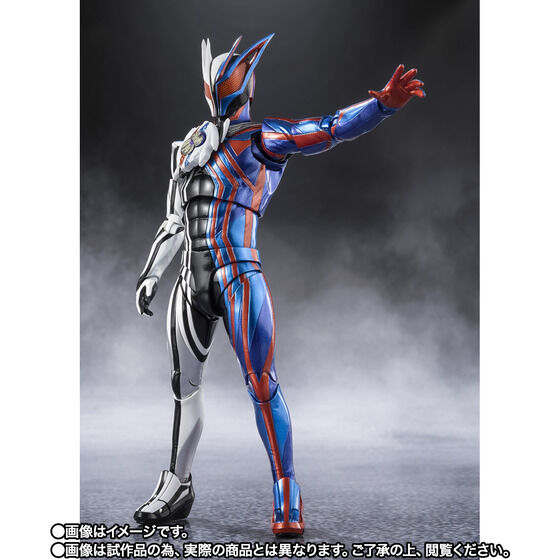別売りの「S.H.Figuarts 仮面ライダーゼッツ イナズマプラズマ」等と並べることで「仮面ライダーゼッツ」シリーズの世界観がさらに広がる。