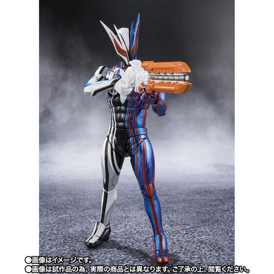 別売りの「S.H.Figuarts 仮面ライダーゼッツ イナズマプラズマ」等と並べることで「仮面ライダーゼッツ」シリーズの世界観がさらに広がる。