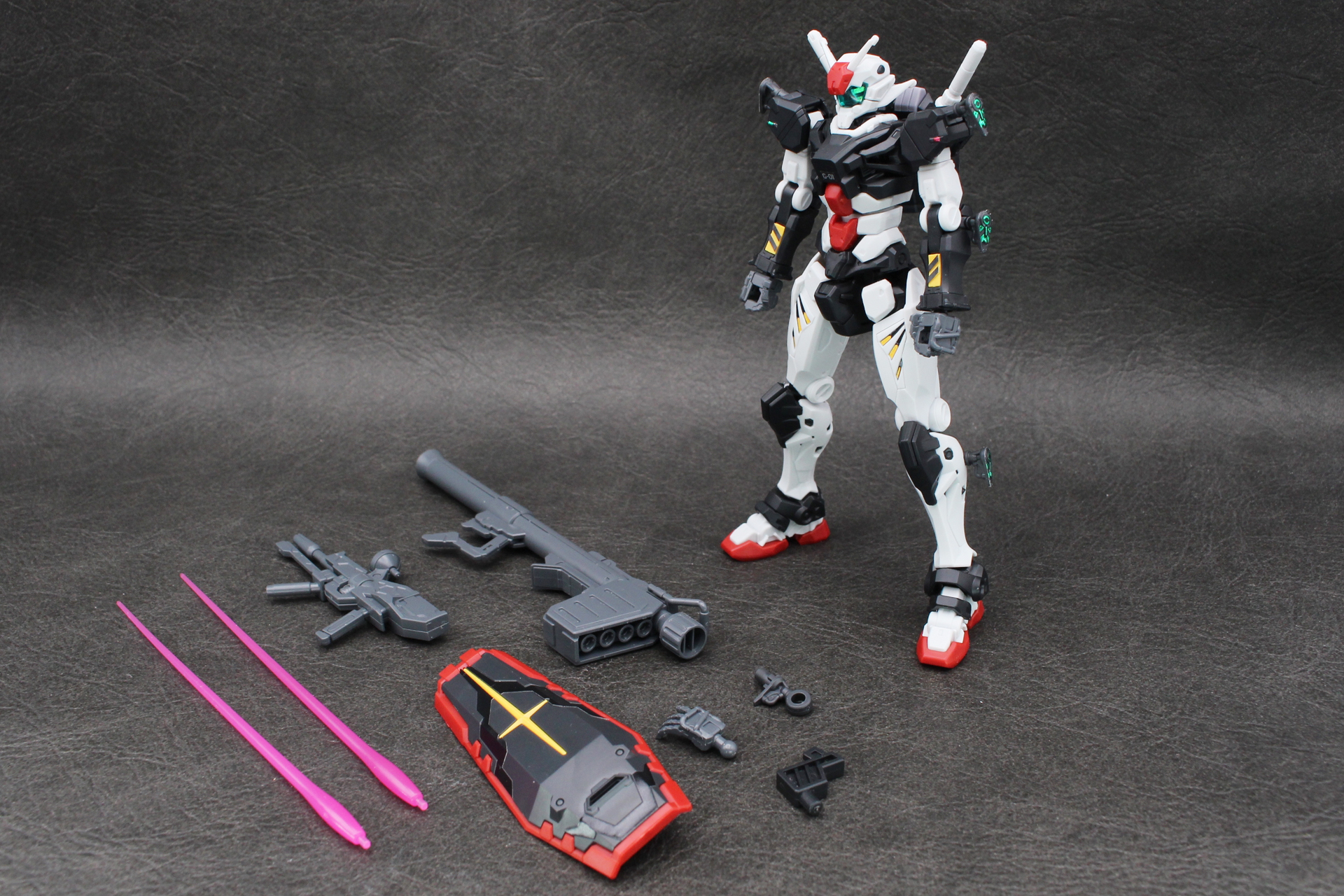 「HG 1/144 01ガンダム」。2026年1月23日発送（1次予約分）。価格は2,420円。プレミアムバンダイ販売商品