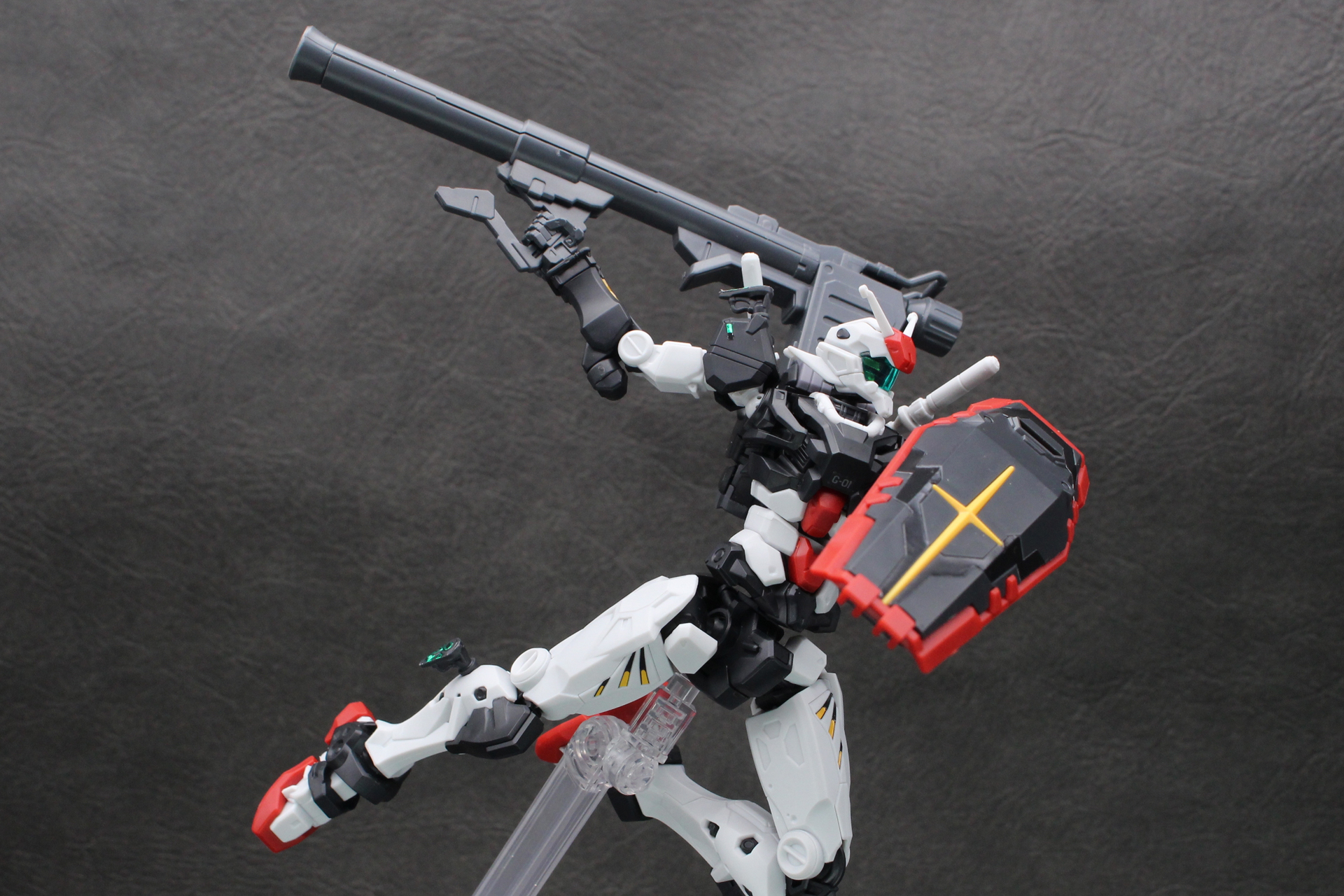 白いガンダムに向けてバズーカをぶん投げる！