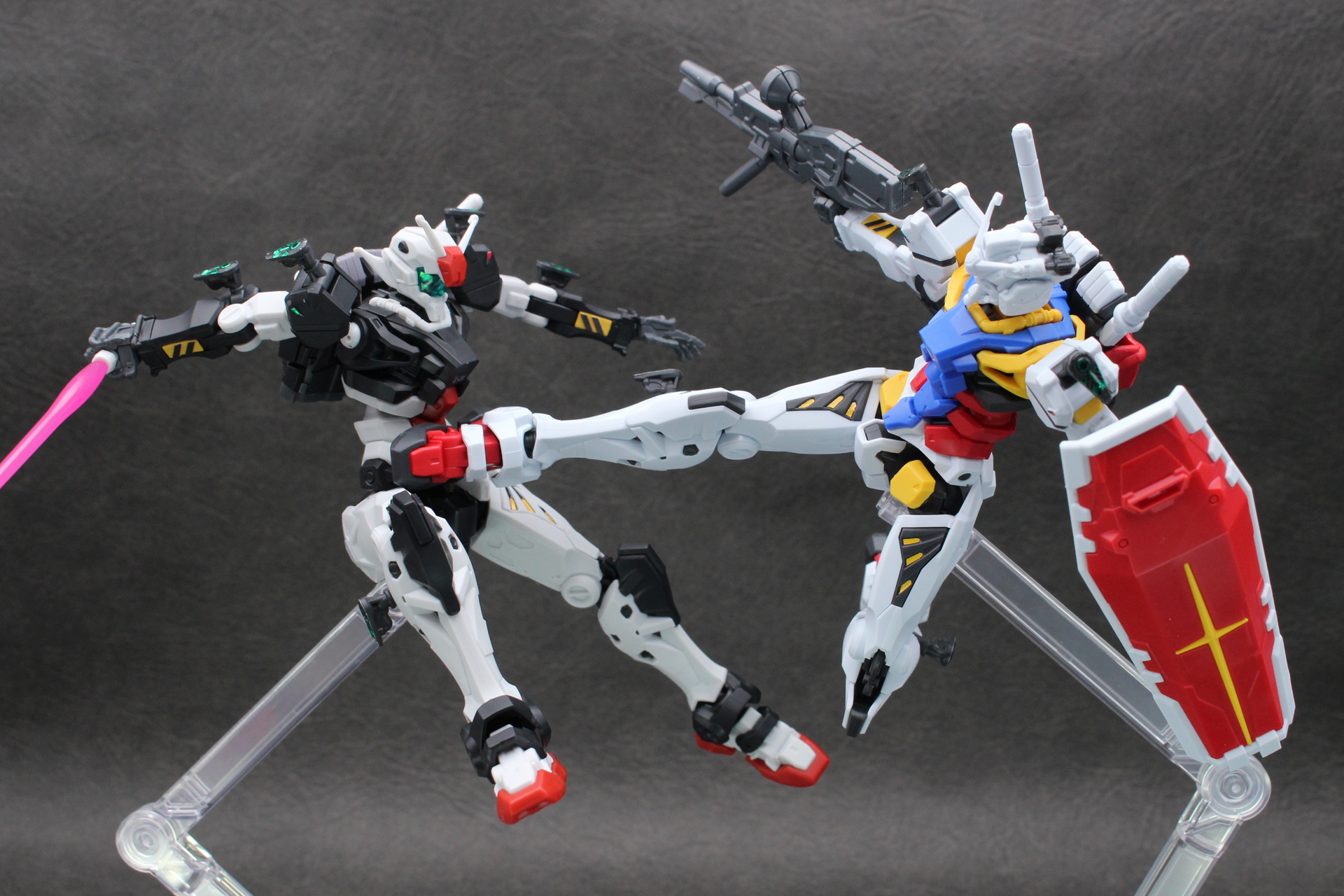「HG 1/144 白いガンダム」があれば対決シーンも再現できる