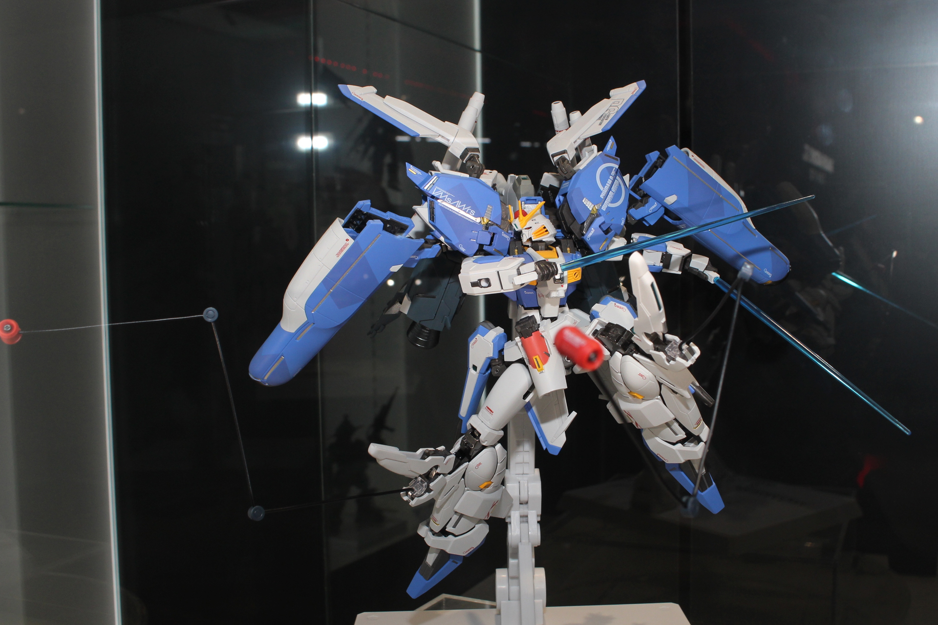 アクションフィギュアとしてのいろいろなポージングも楽しめそうだ