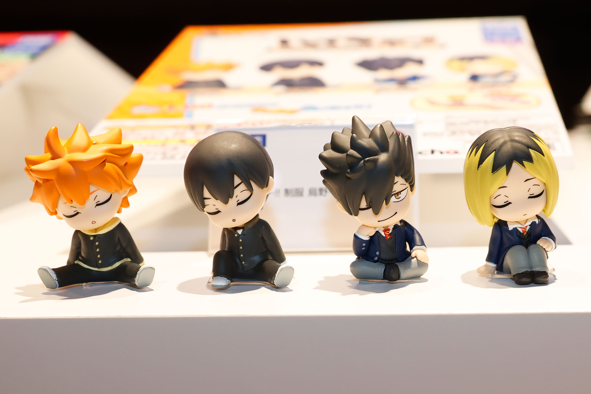 「肩ズンFig. ハイキュー!! 制服 烏野・音駒」。400円