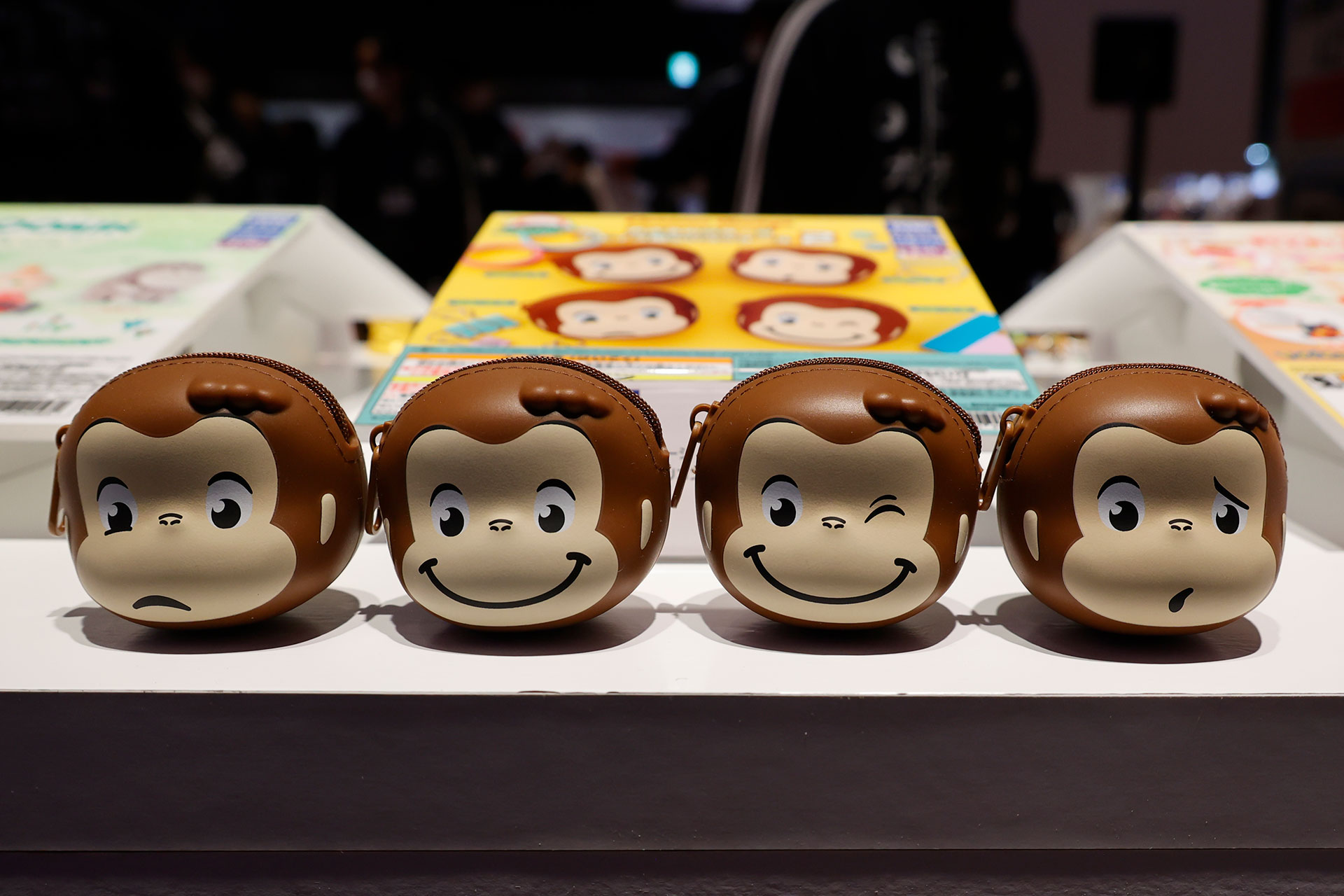 「おさるのジョージ フェイス型シリコンケース2」。400円