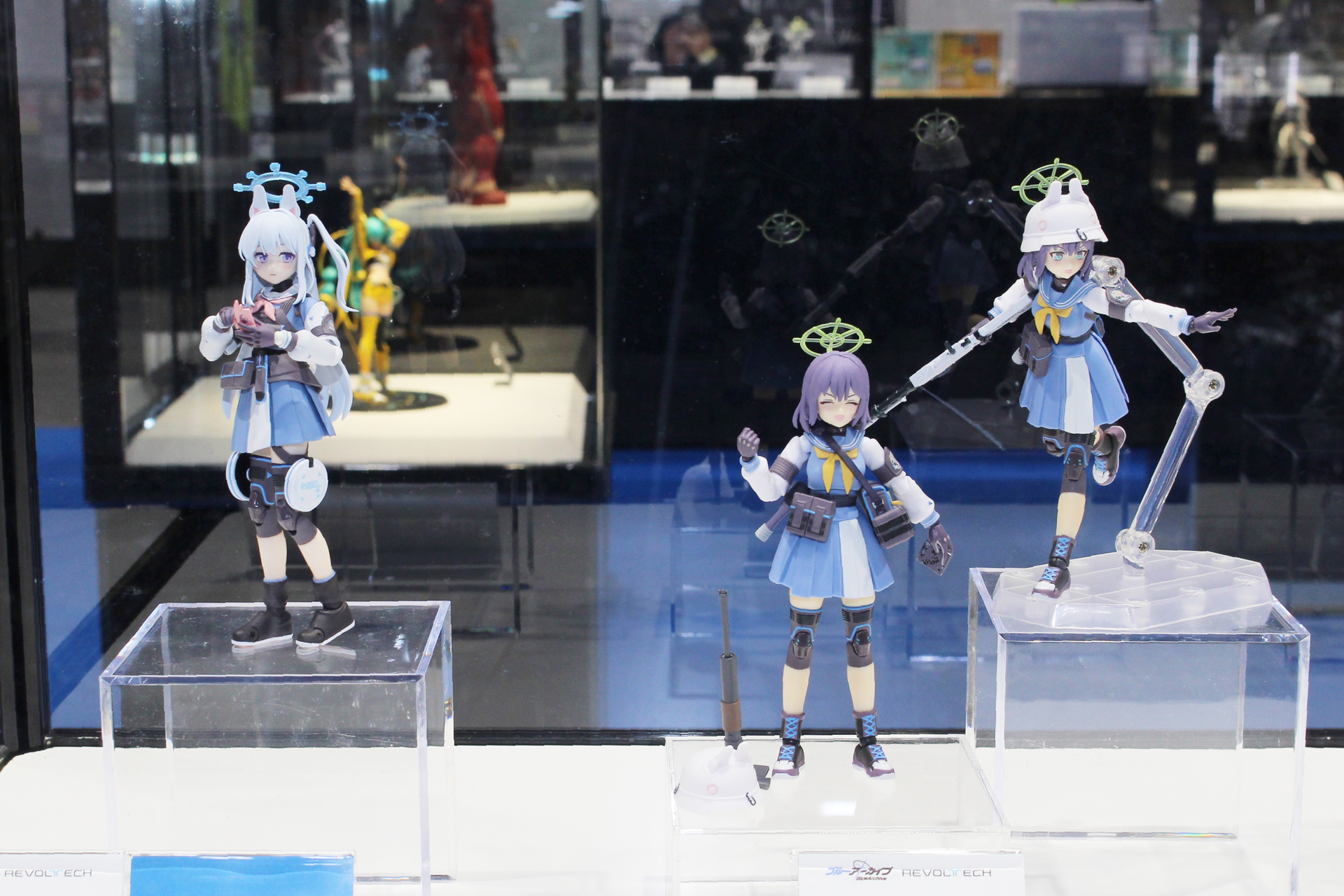 左から「リボルテック ミヤコ」、「リボルテック サキ」