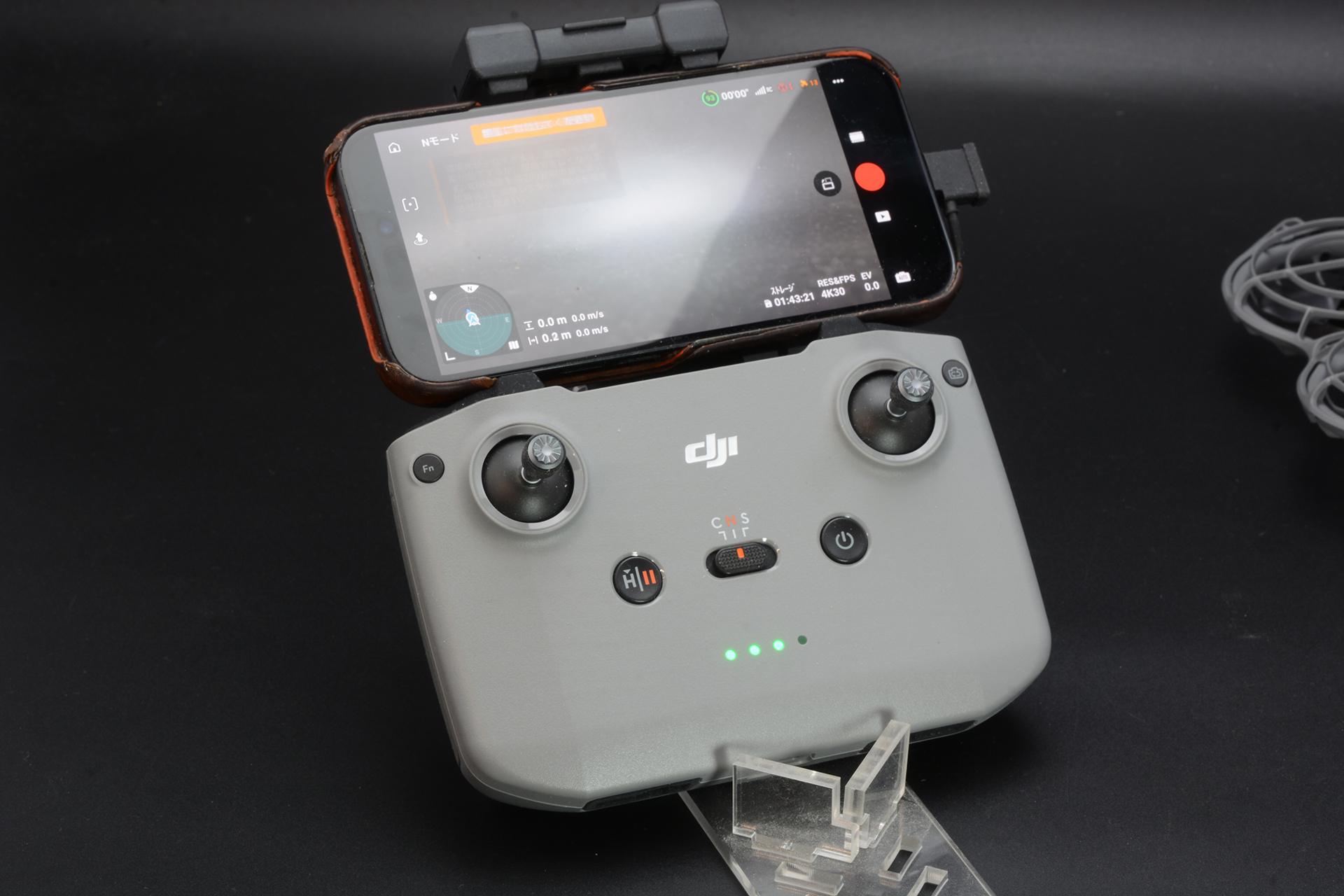 送信機はスマホを接続することで使用できる