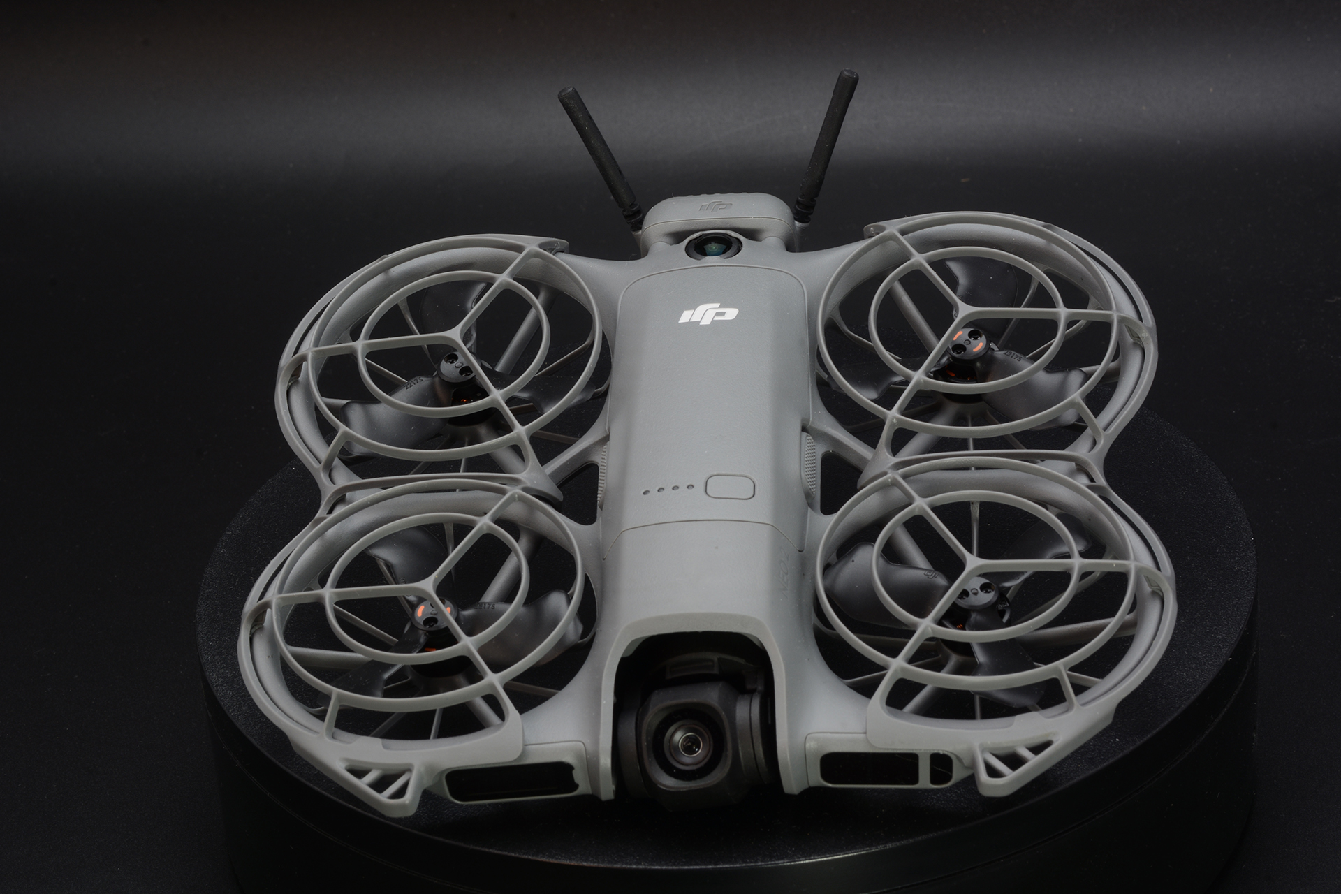 「DJI Neo 2」は小型の本体に最新のDJIのドローン技術が凝縮されている