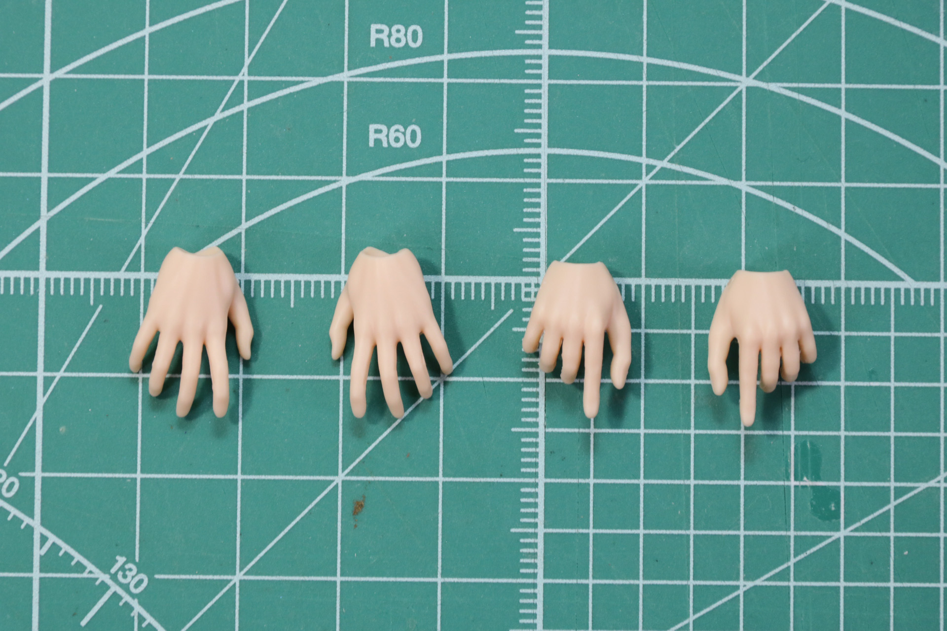 開き手、サングラスをあげる仕草などが表現できるハンドパーツ