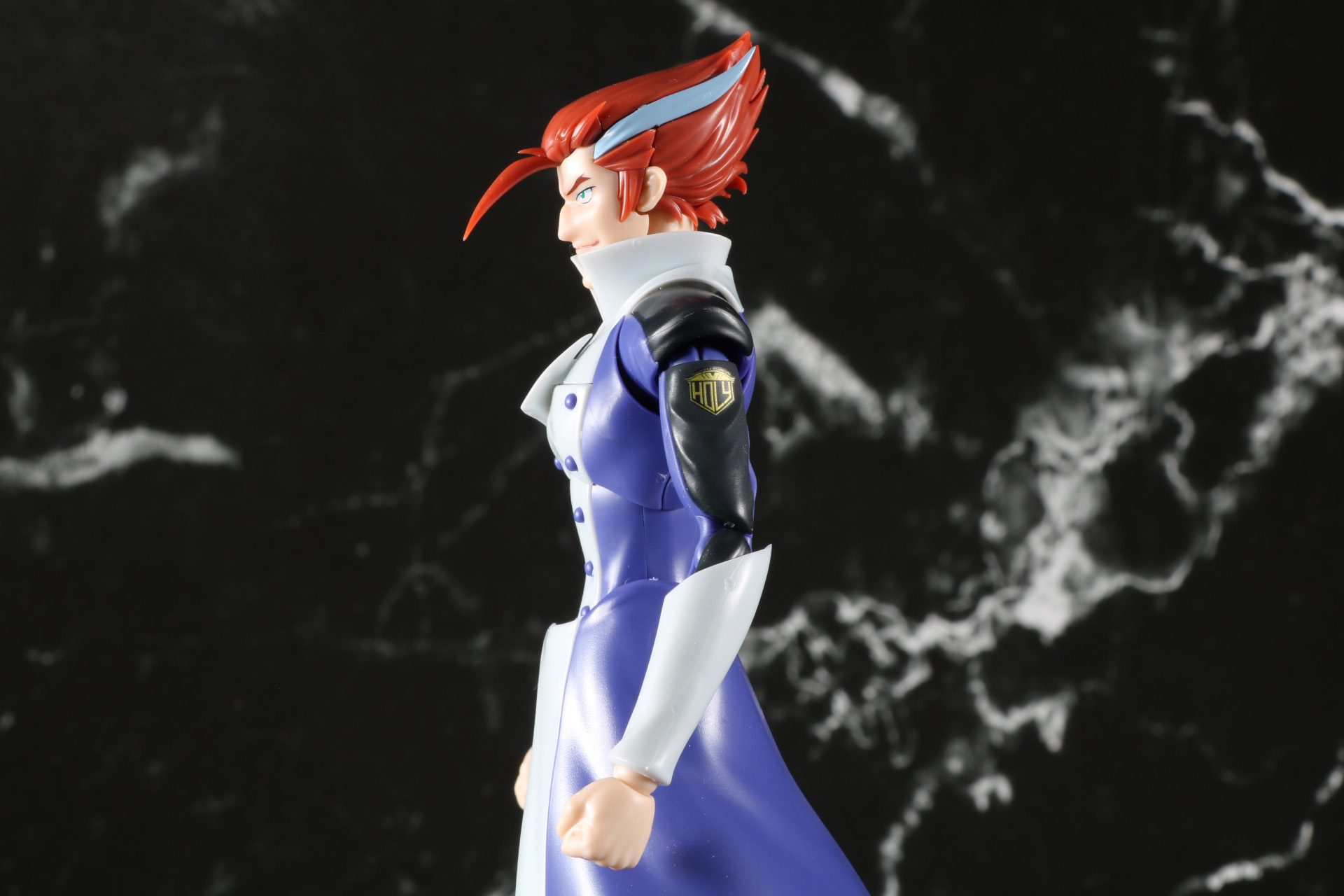 水転写デカールで右肩にHOLYのロゴを再現