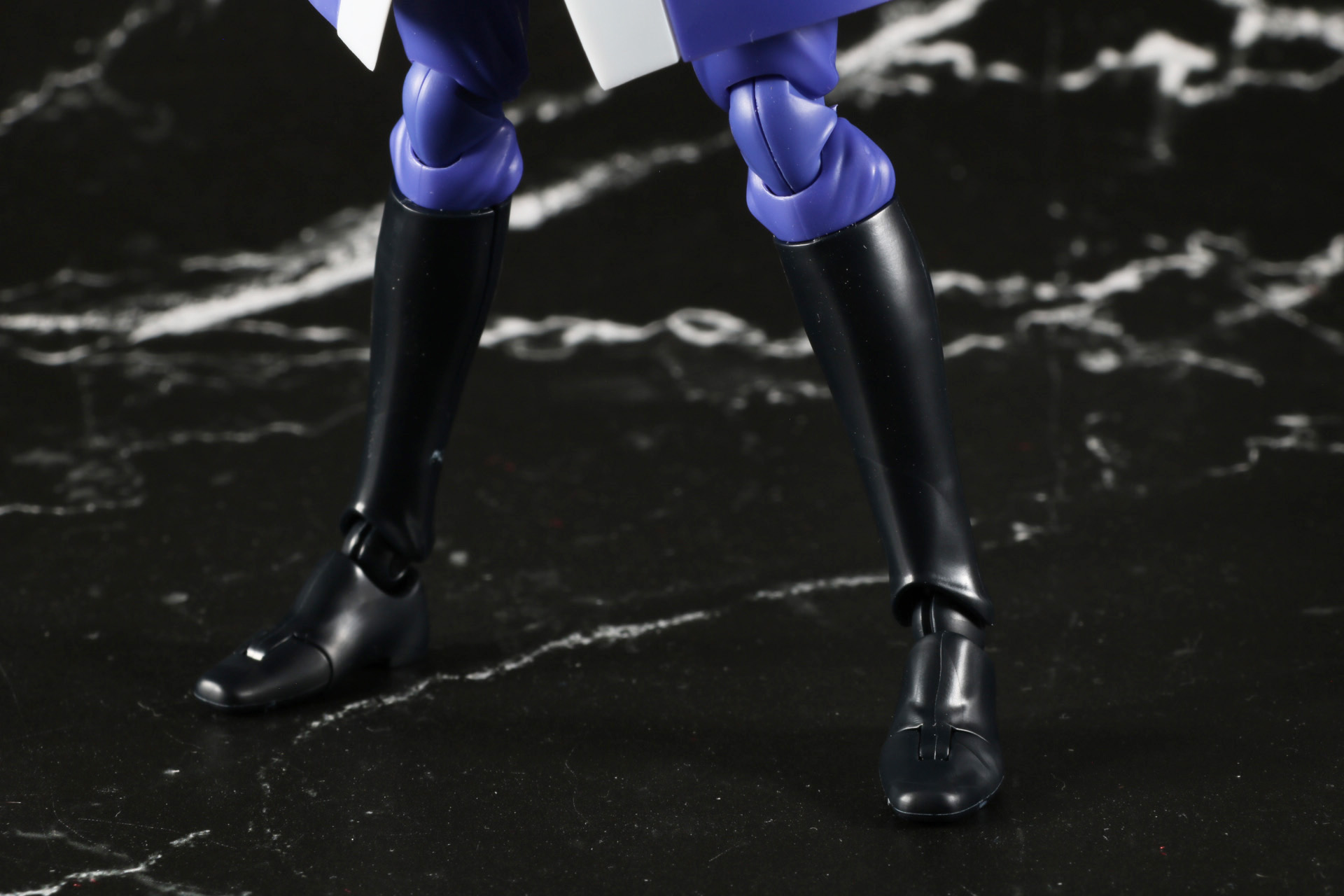 黒いロングブーツ