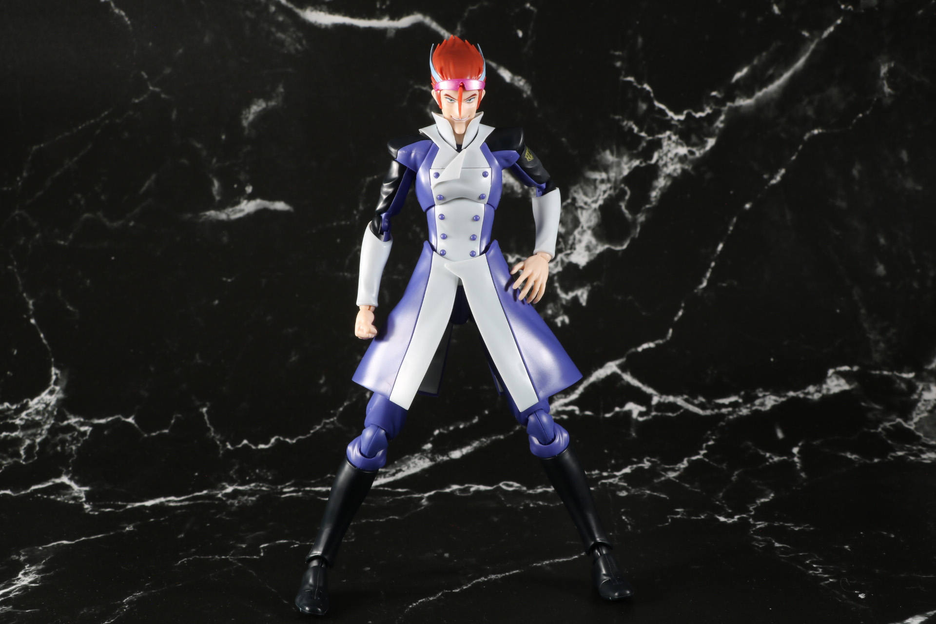 サングラスをあげた状態でのポージング