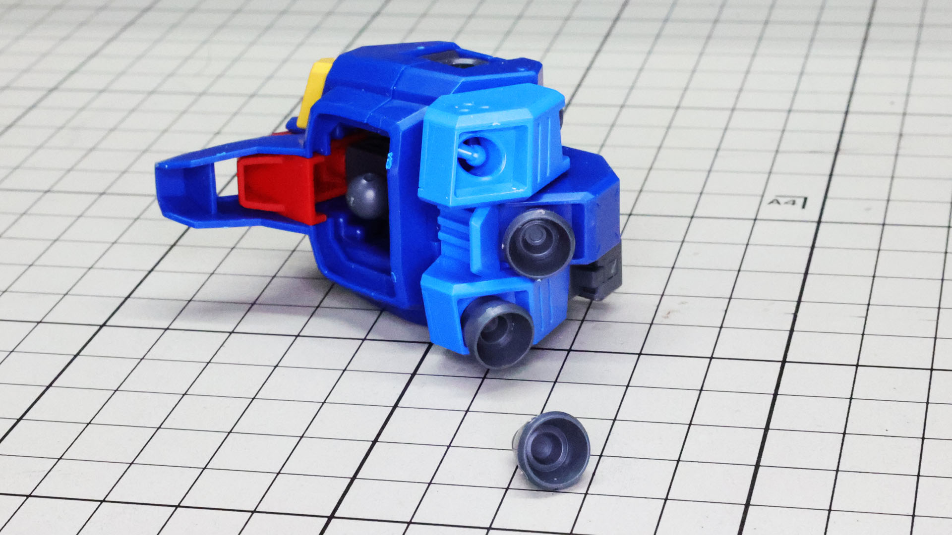 バックパックには3基のノズルがあります。ボールジョイントの構造と設計が面白いです