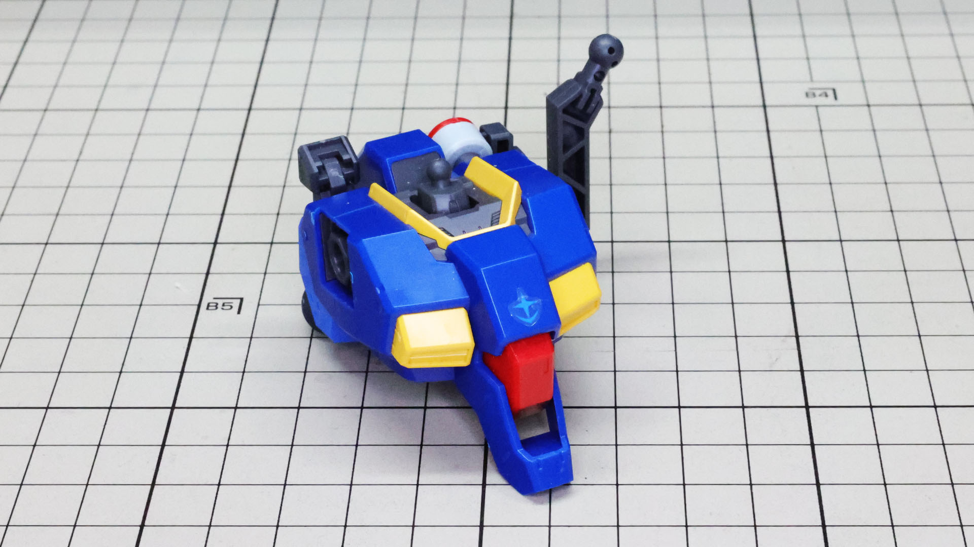 胸部装甲に連邦軍マークを貼って胴体部完成です