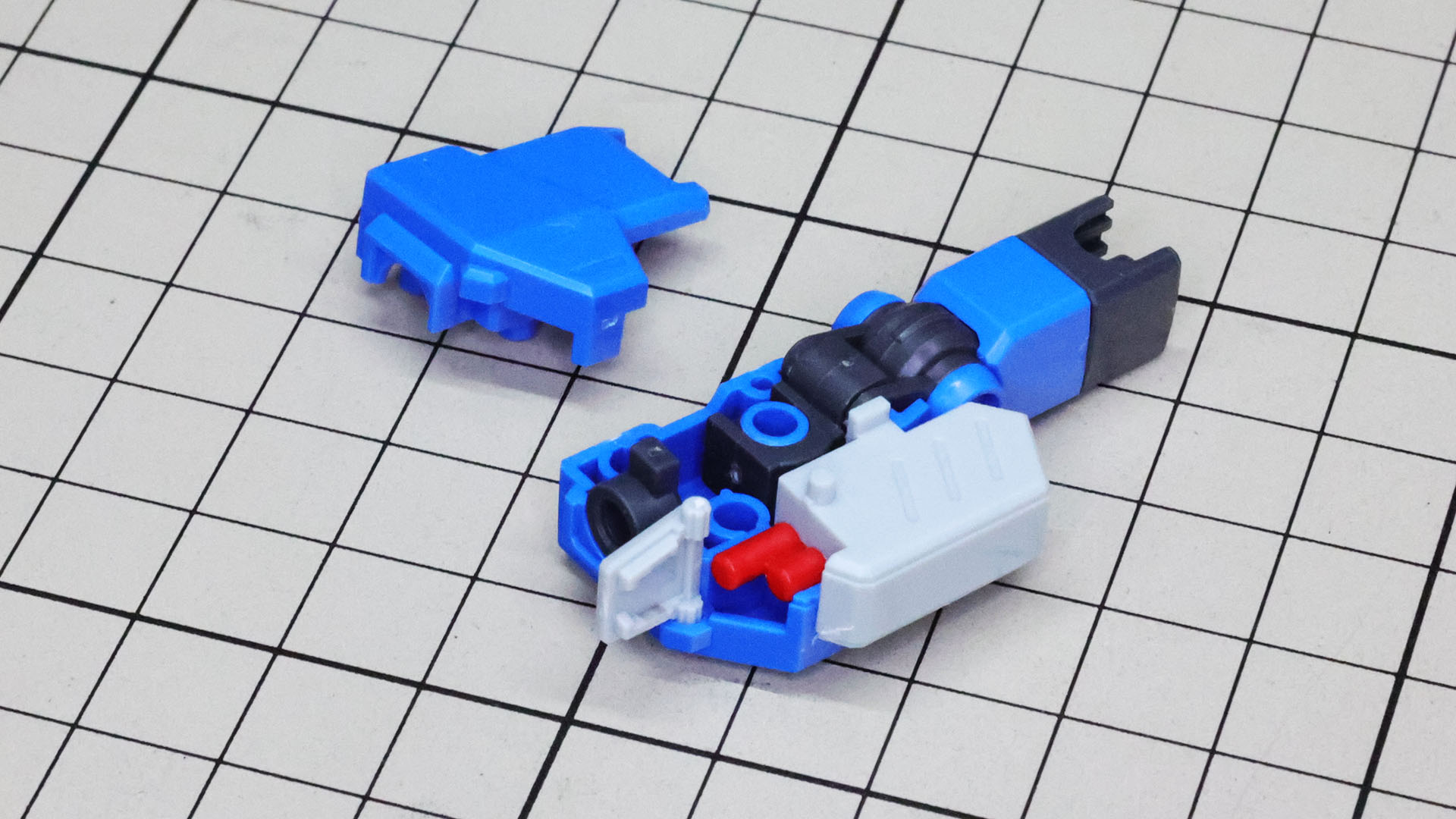 弾頭とカバーがあり、そのカバーは開閉できます