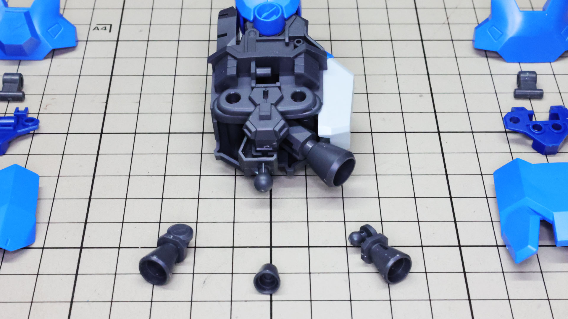 脚部外側に2基、内側に1基のノズルがあります