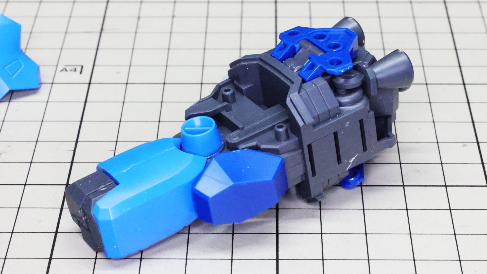 膝アーマーはこの時点で取り付けるほうが楽でした