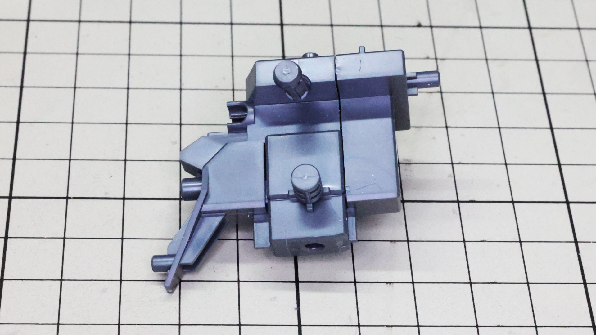 大きく上下させられ、脚部の可動範囲が拡大できます