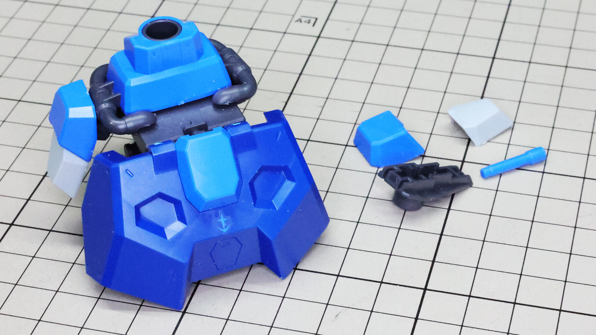 左右はビーム・サーベルのラックになります