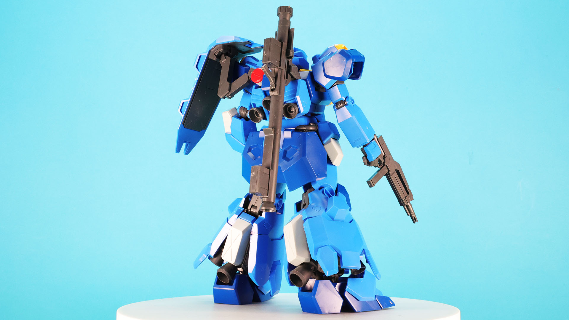 側部装甲の一体成形されたフラップ部分の設計がすごい！