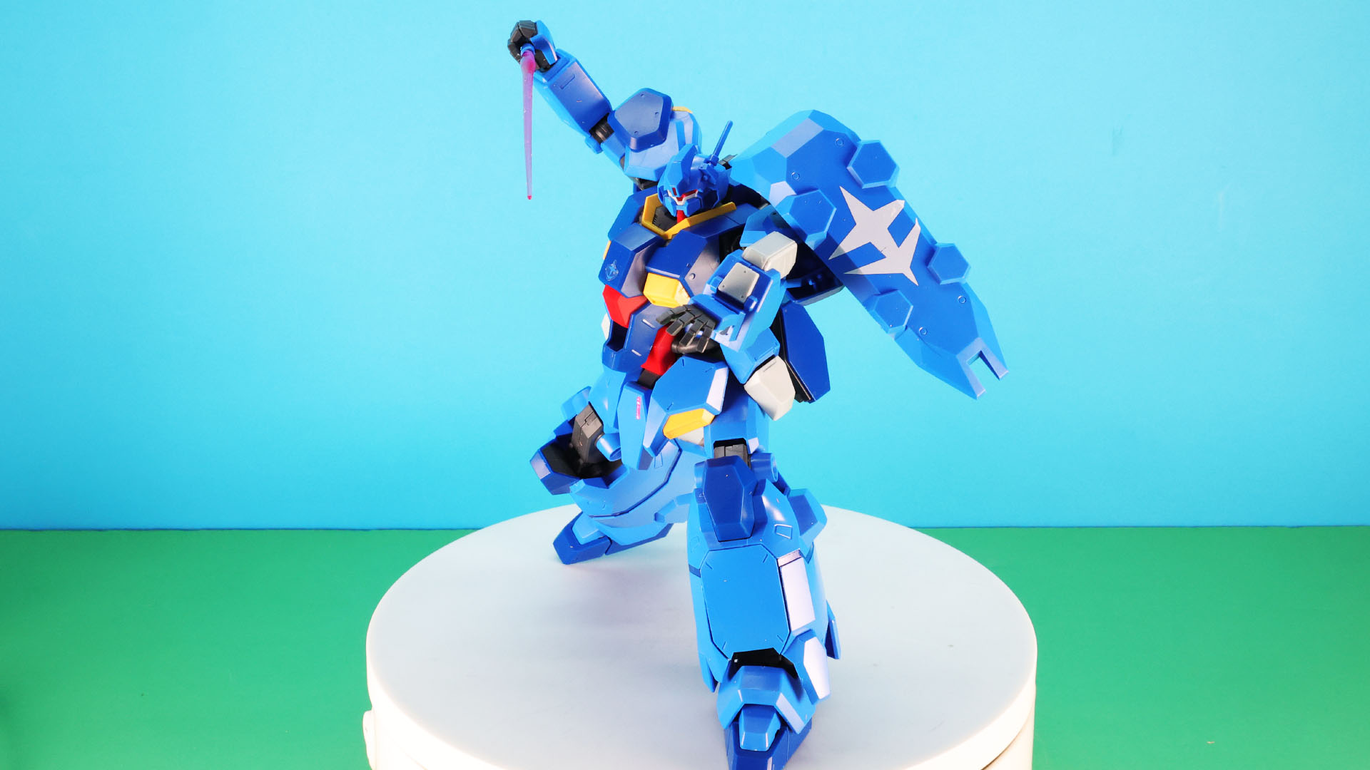 このハンドは左右あるのでどちらでも持たせられます