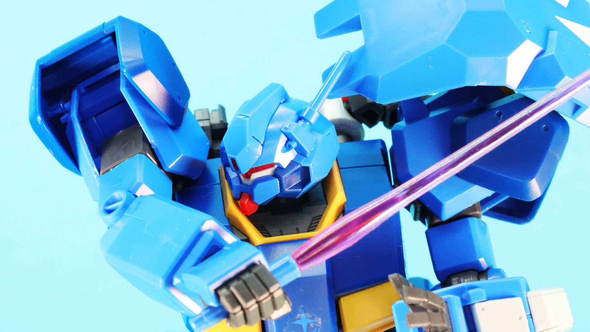 肩関節の柔軟な動きで躍動感あるポーズができます