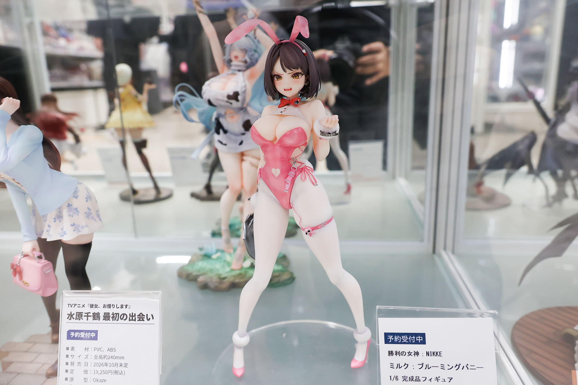 フィギュアの素材はPVCとABSで、台座部分を含む全高は約270mmだ