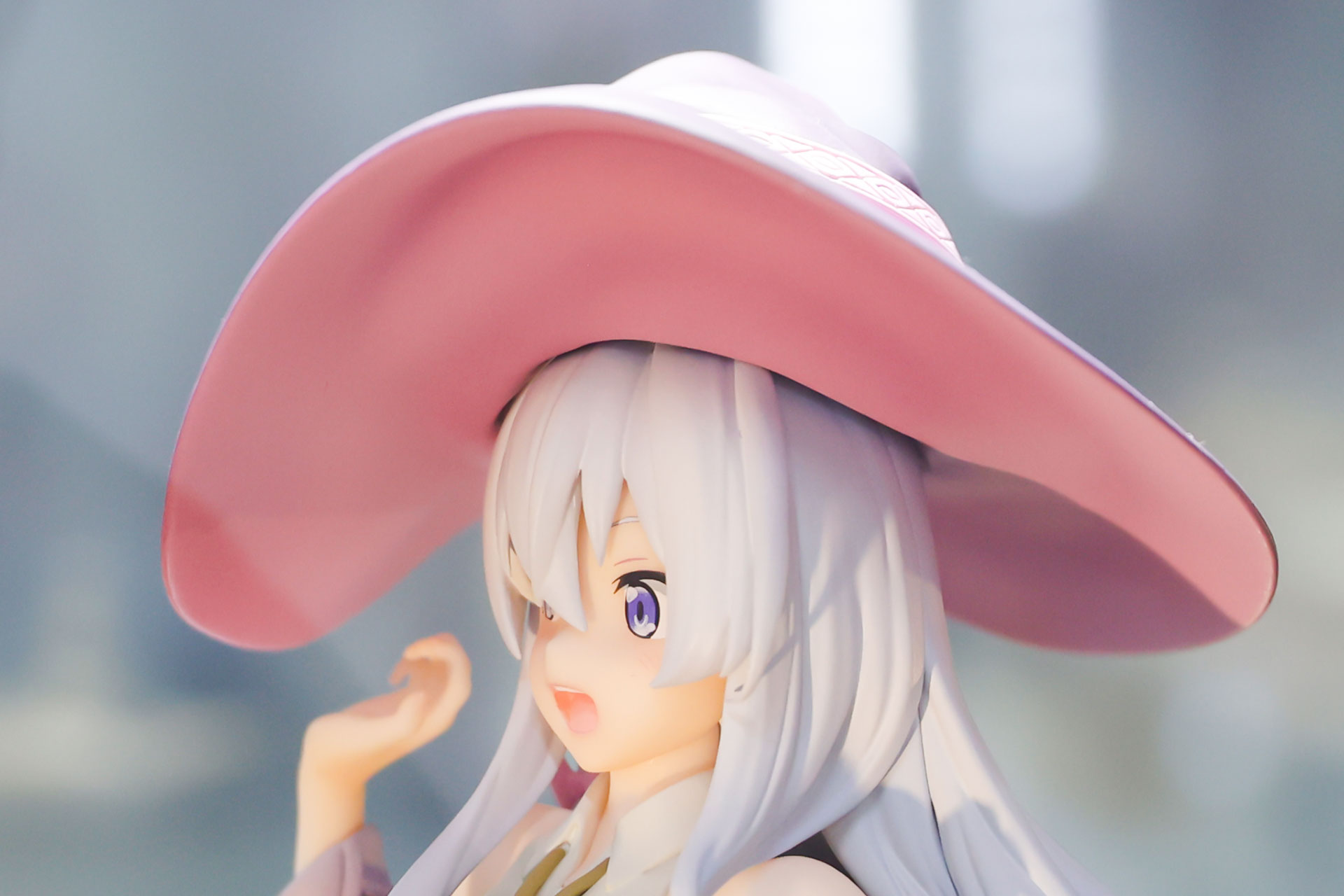 帽子の内側はピンク色だ