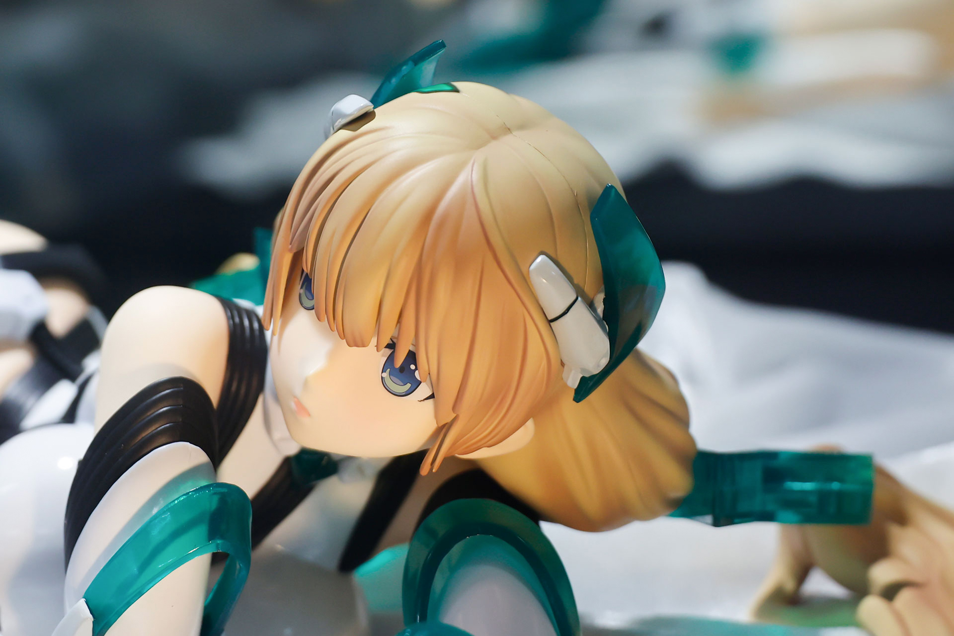 髪は丁寧な彩色が施されている