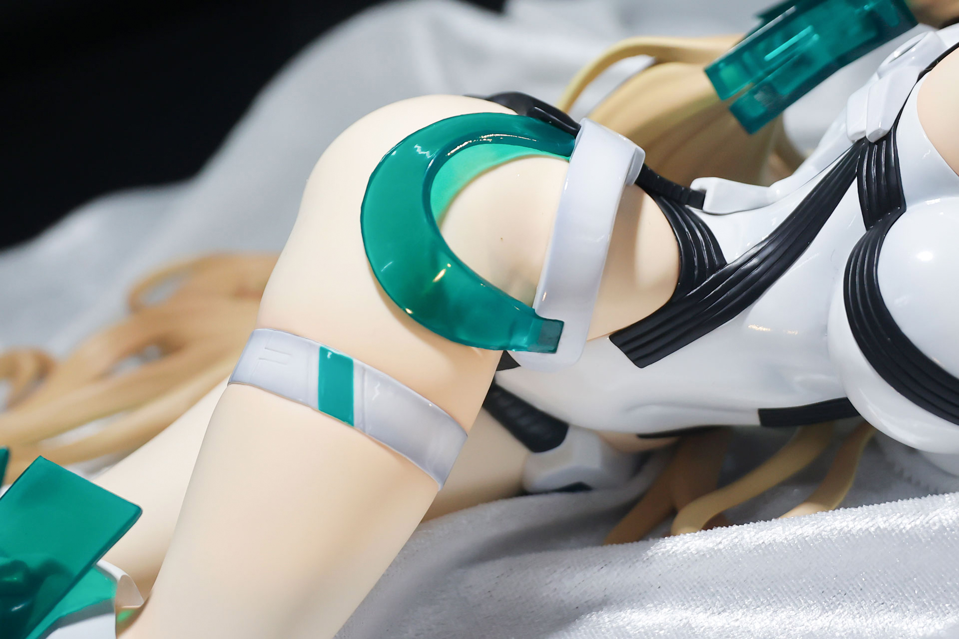 水着のように下半身は露出度が高めだ