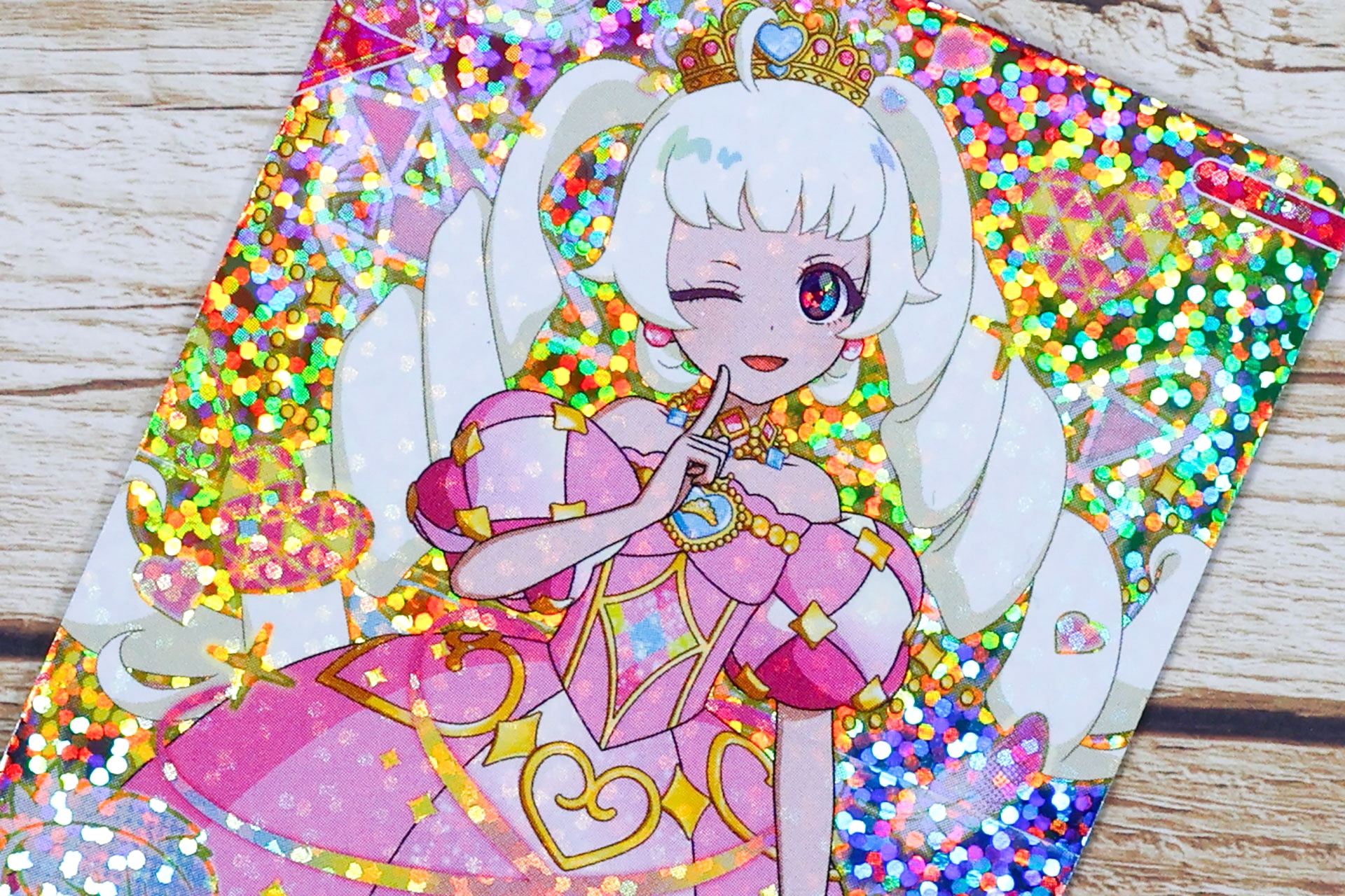 カードの表面はとにかくキラキラ！