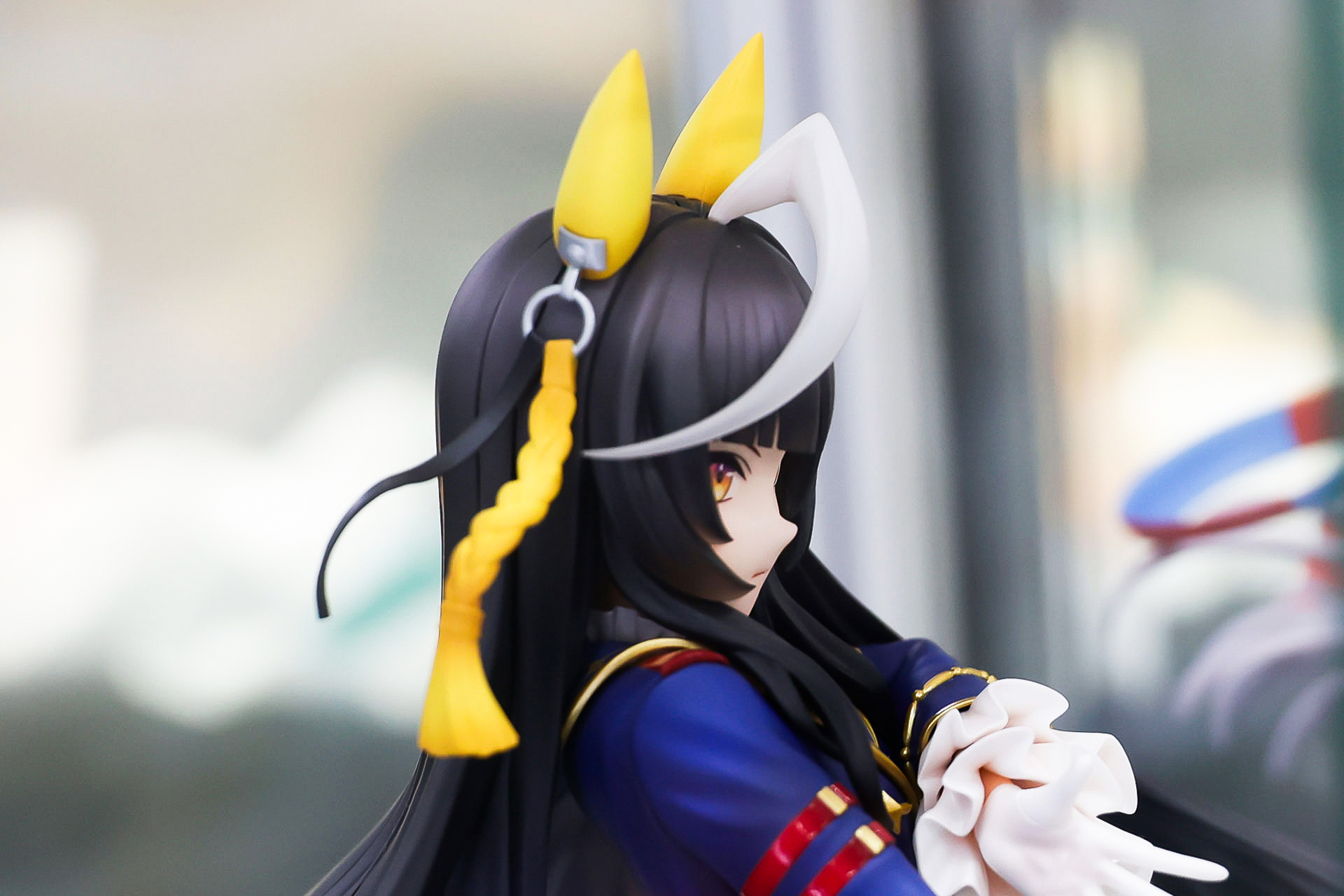 耳カバーにも飾りが付けられている