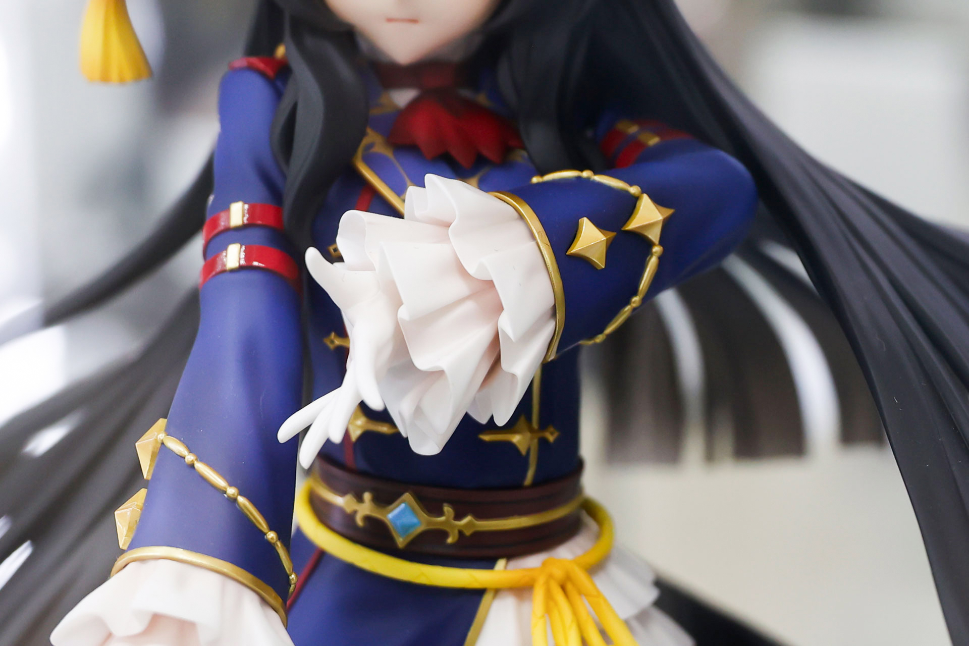 袖の部分にはフリルが付けられている