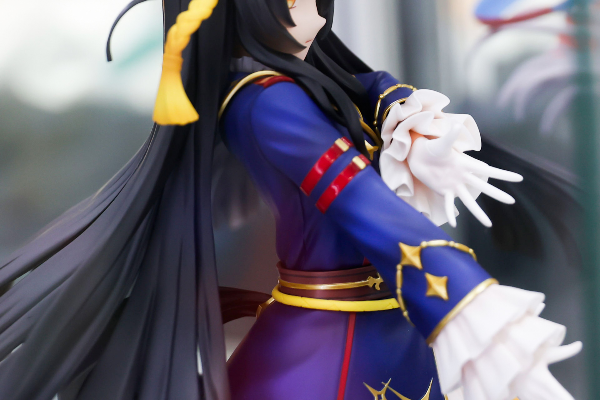 赤いラインや星を模した装飾も目立つ