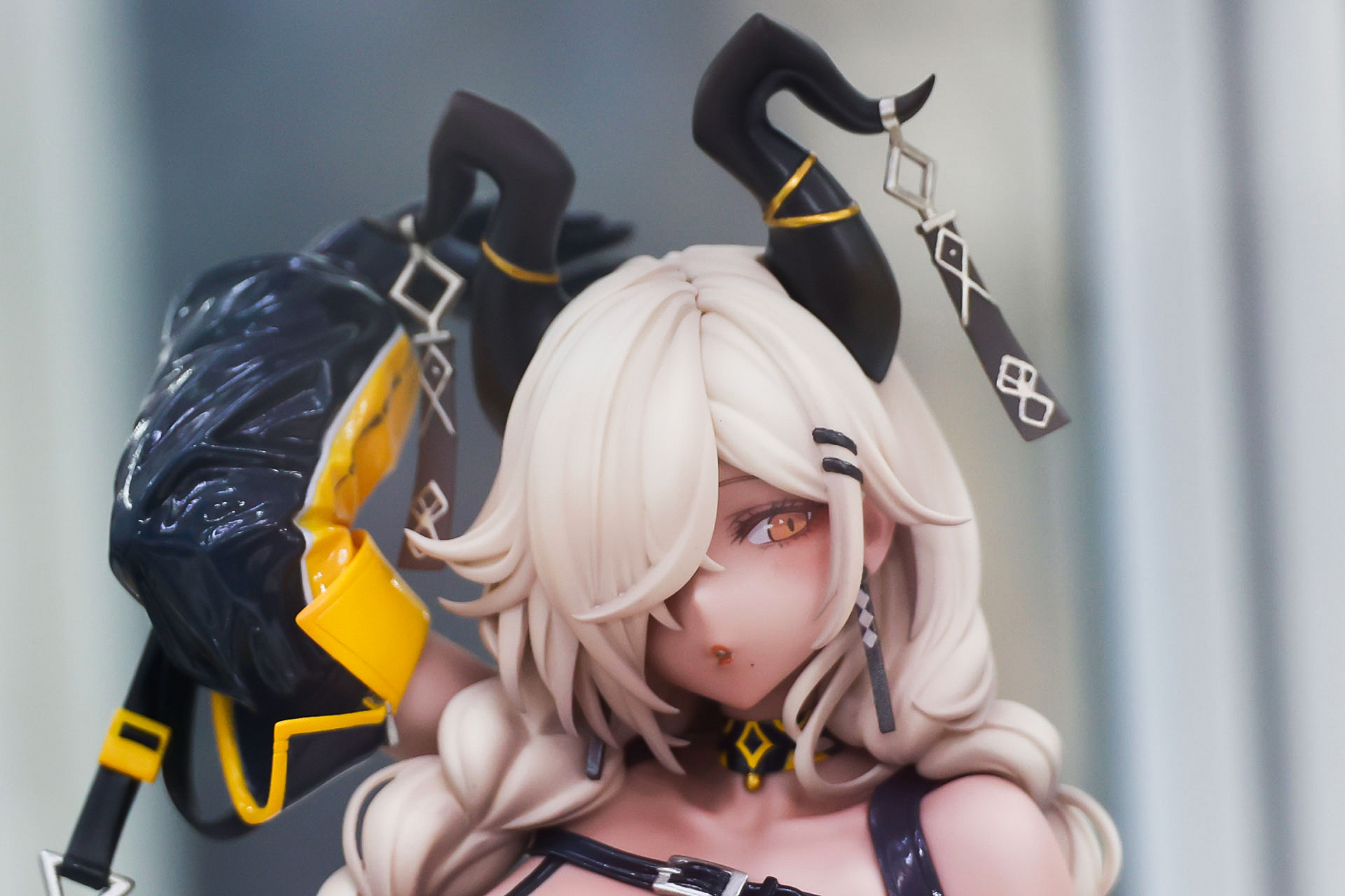 褐色の素肌が健康的に見える