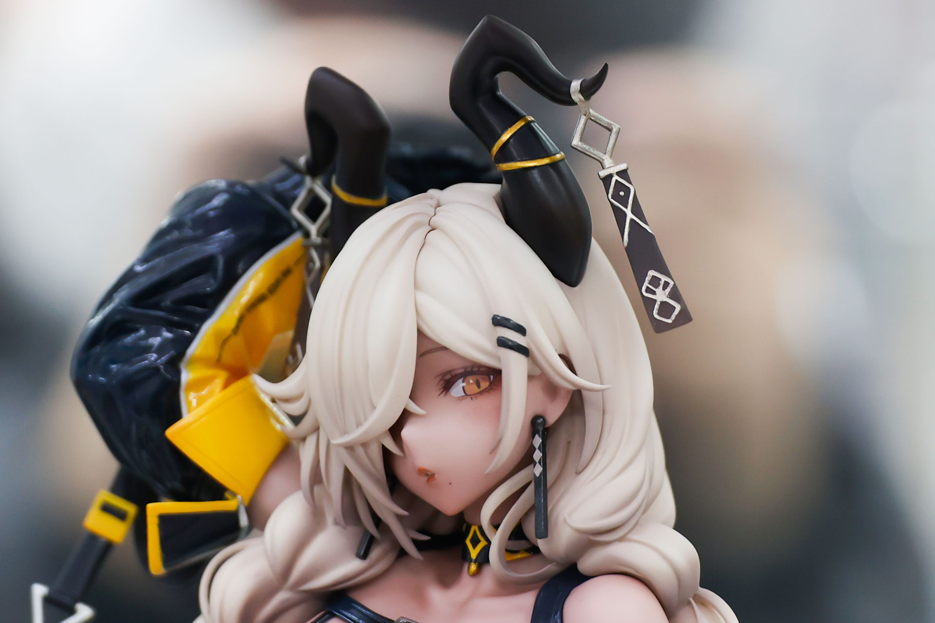 ツノにもアクセサリーがつけられている