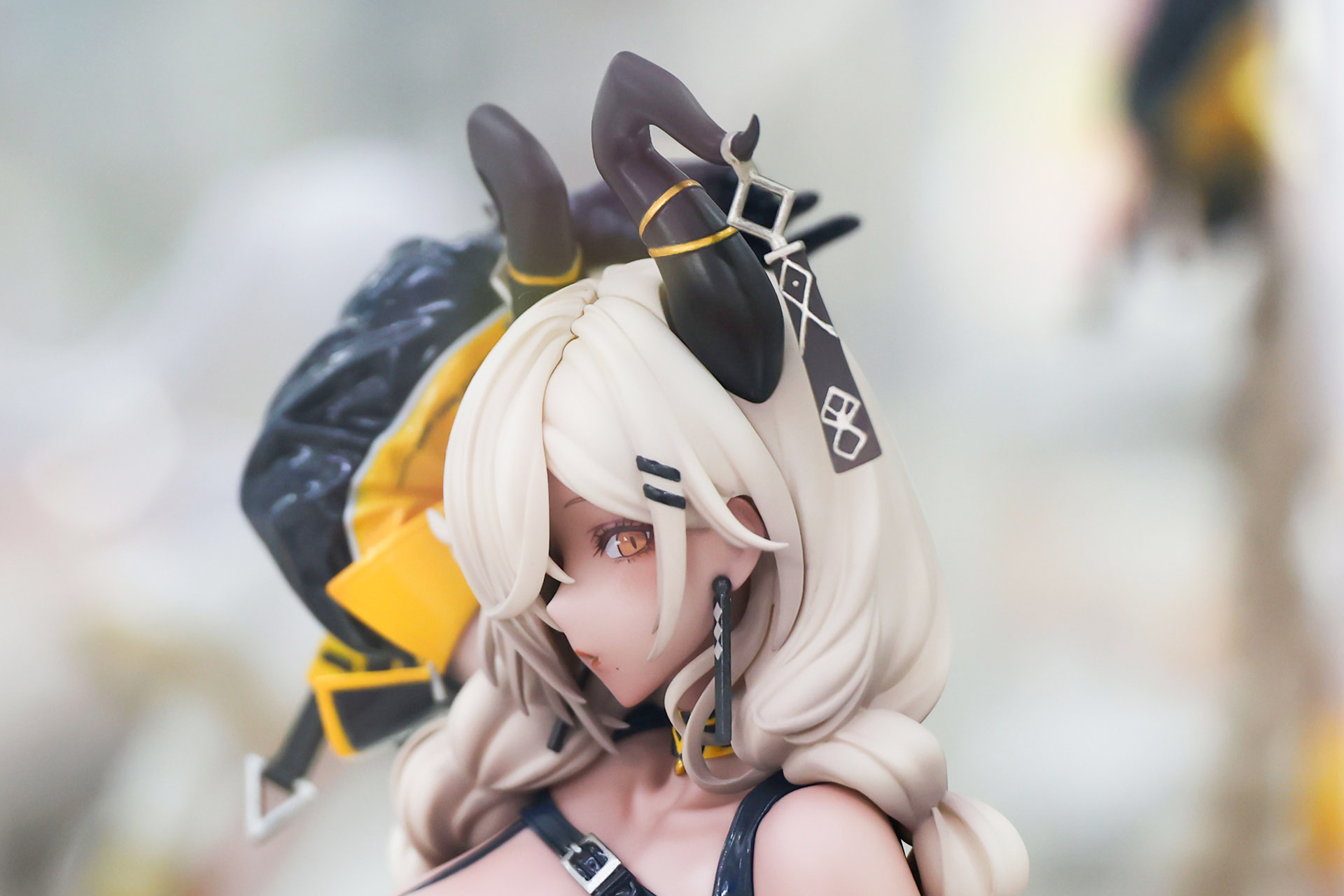 こちらは横顔。こちらを見つめているかのようだ