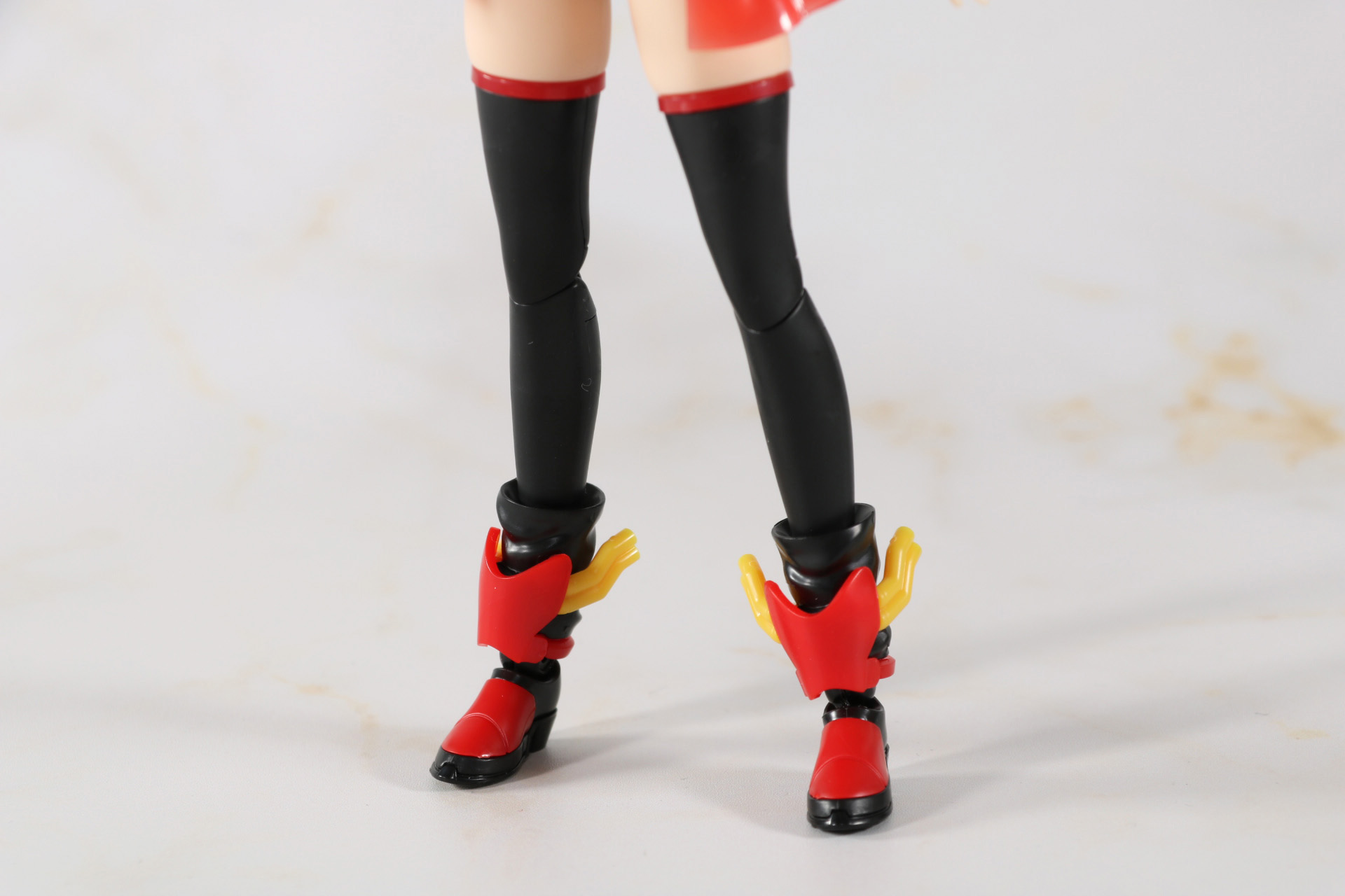 ニーソックスに厚めのブーツ