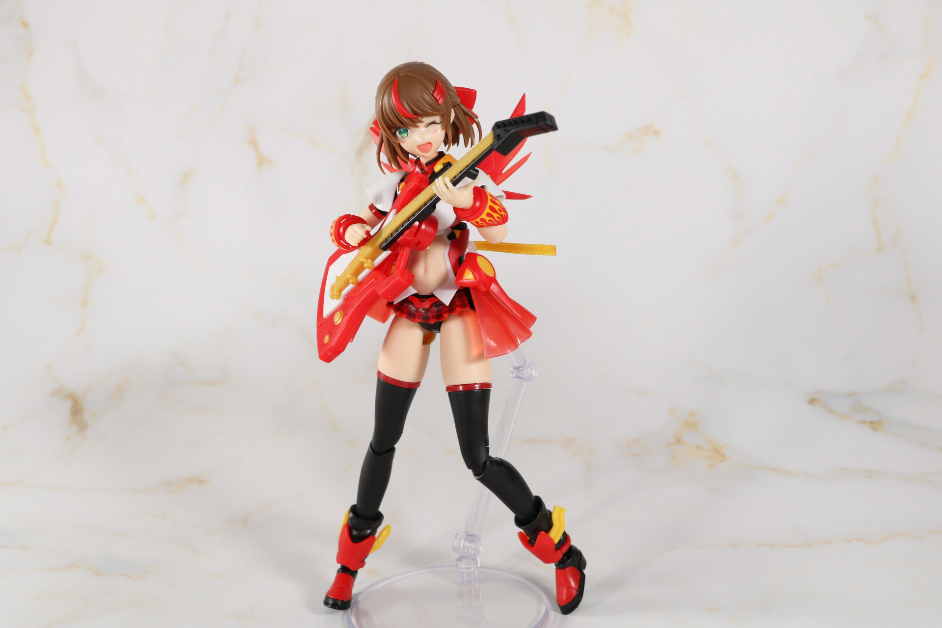 ギターを演奏するポーズ