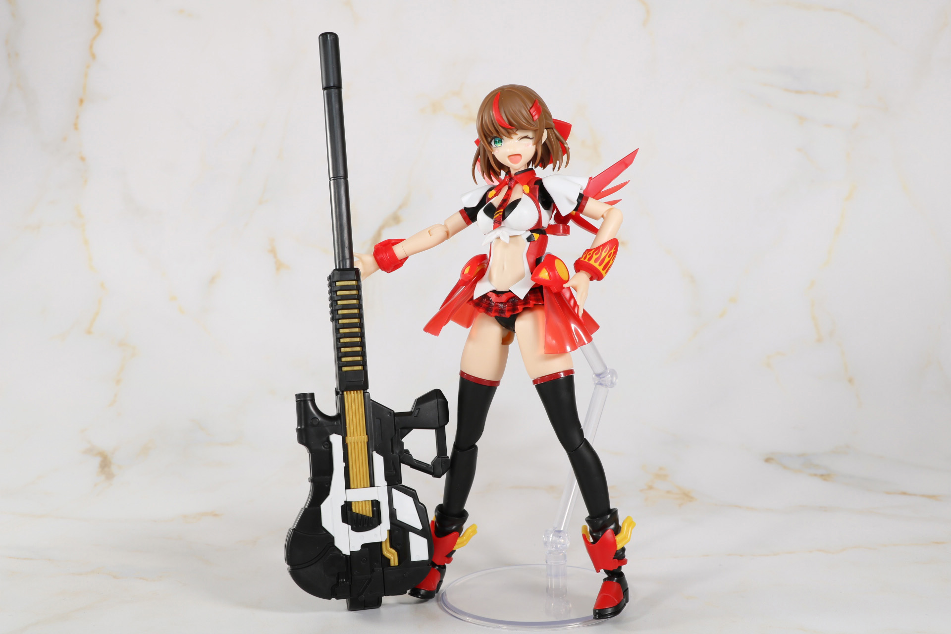 「HWGB-X79 バスター・マーシャル・キャノン」と並んで撮影